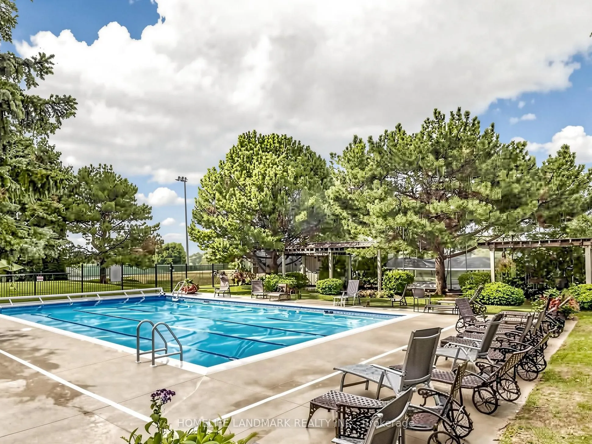 1555 Finch Avenue E #102