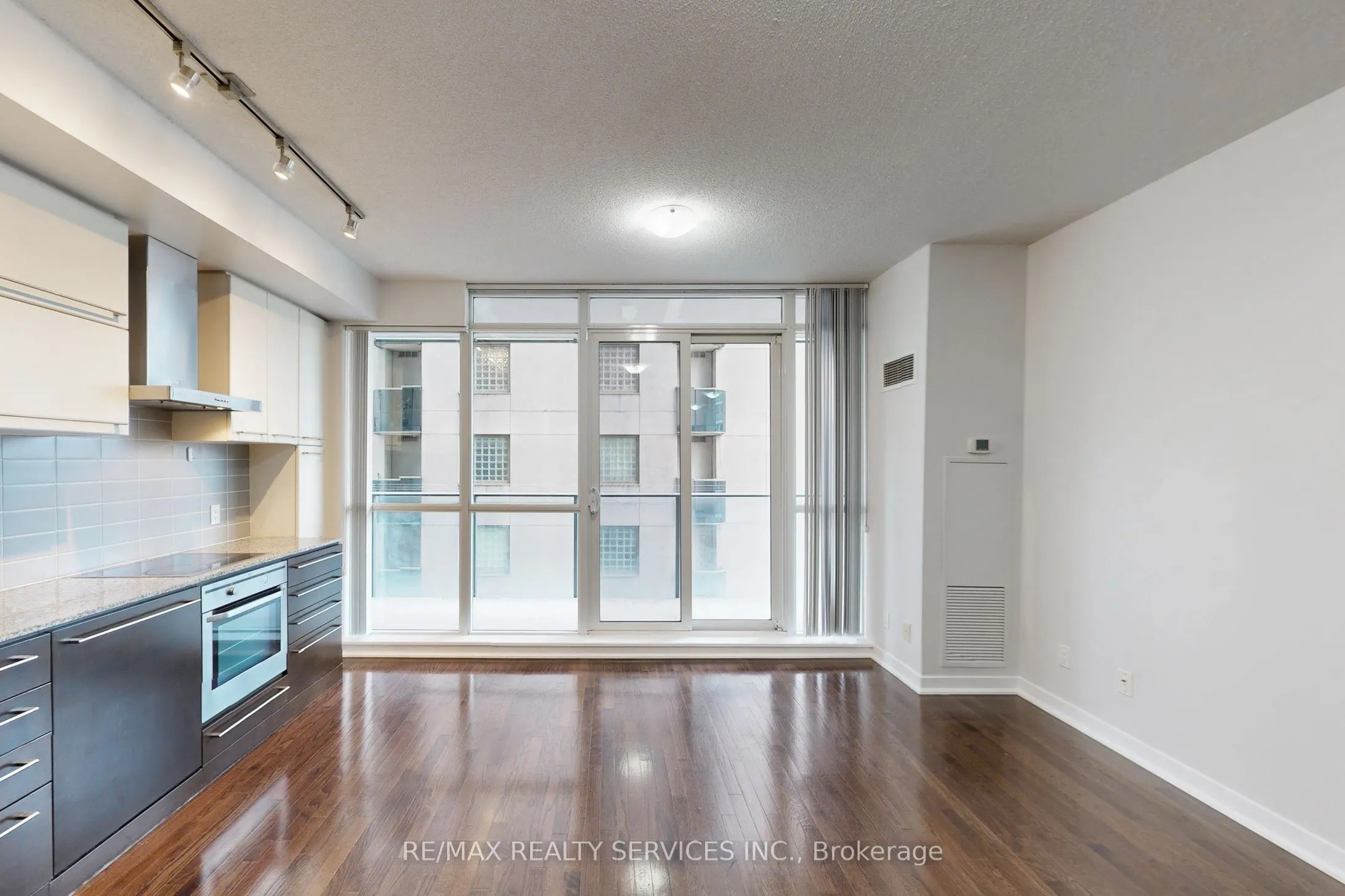 770 Bay Street #1009