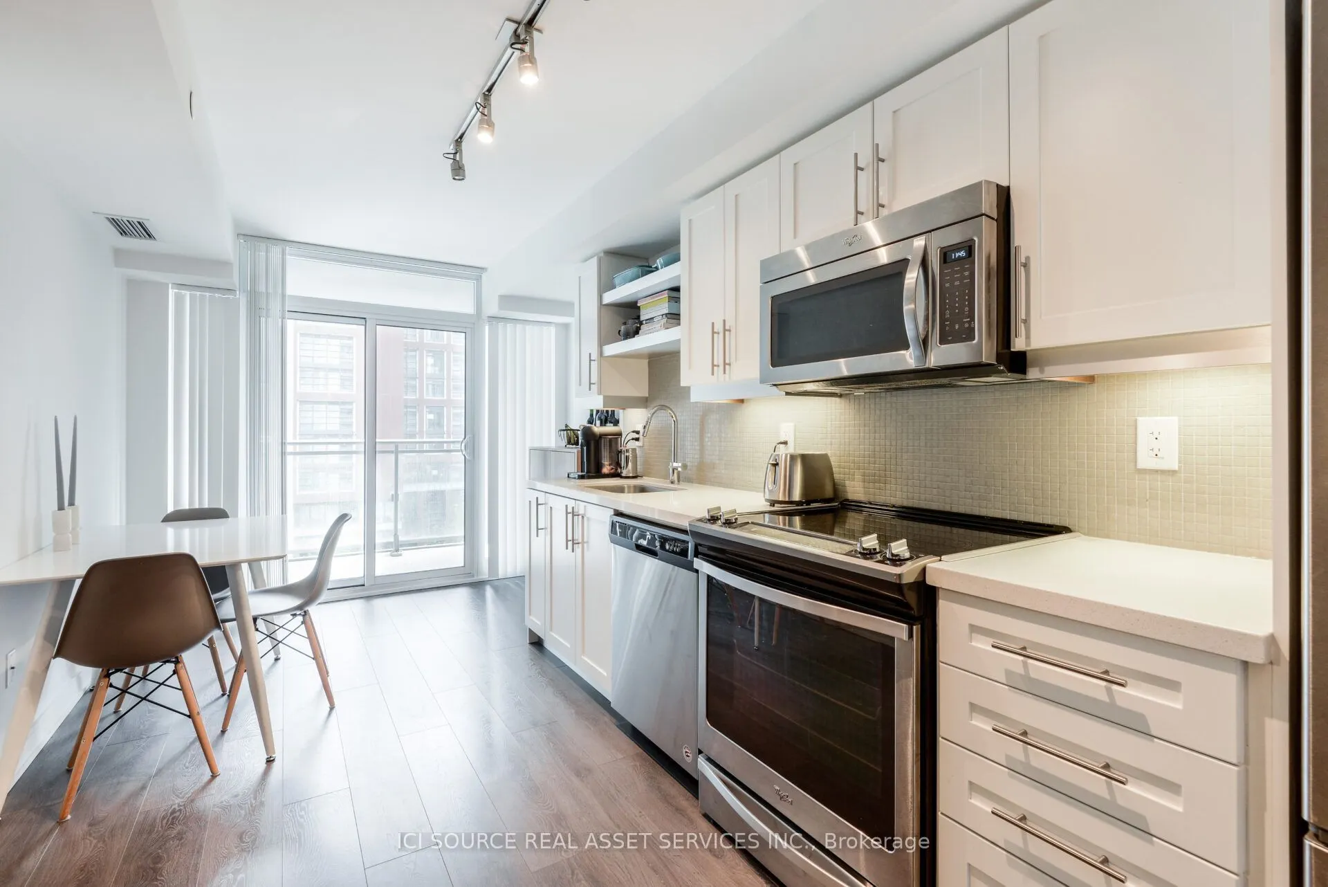 525 Adelaide Street W #1020