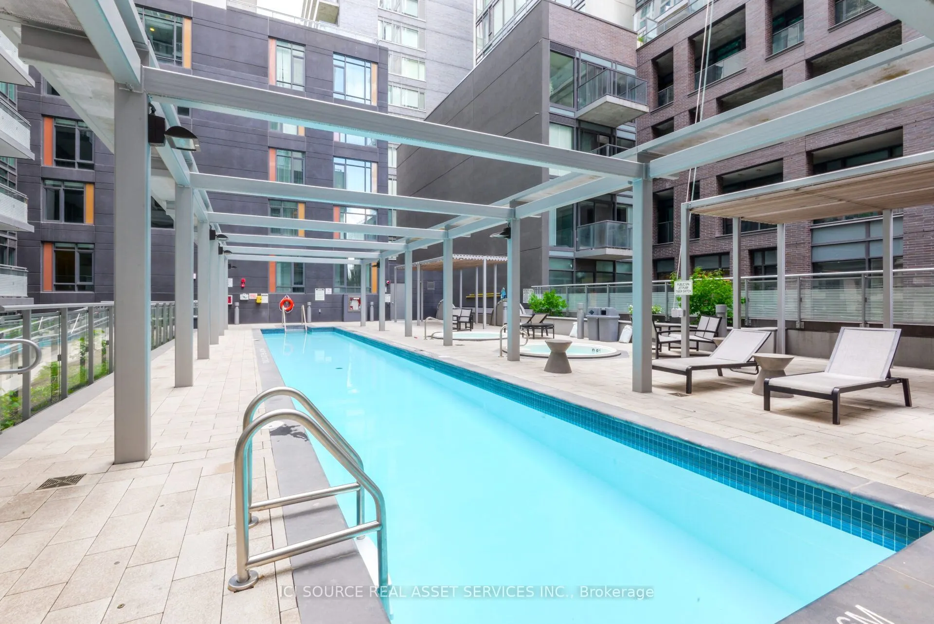 525 Adelaide Street W #1020
