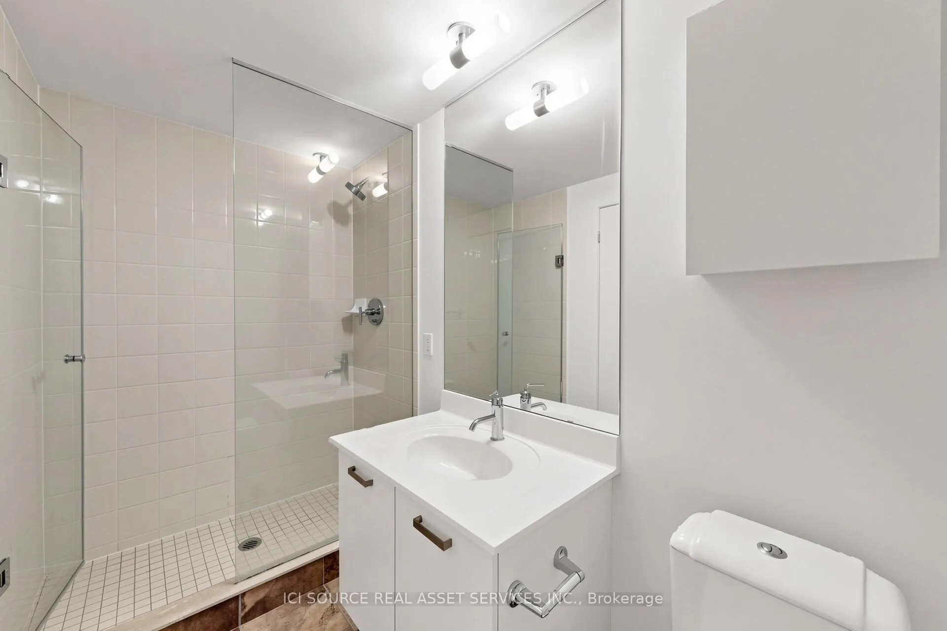 832 Bay Street #2608