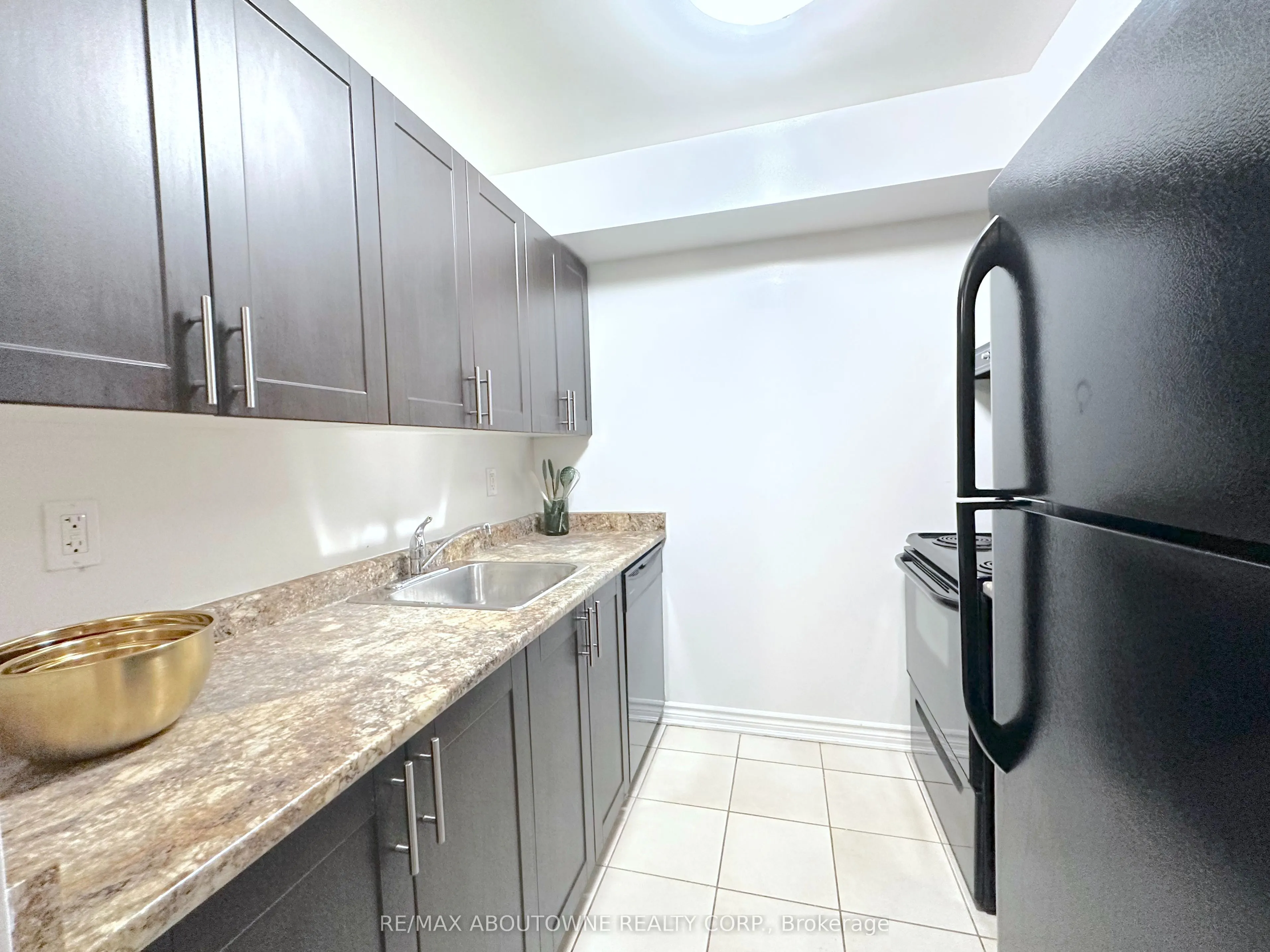 45 Lisgar Street #218