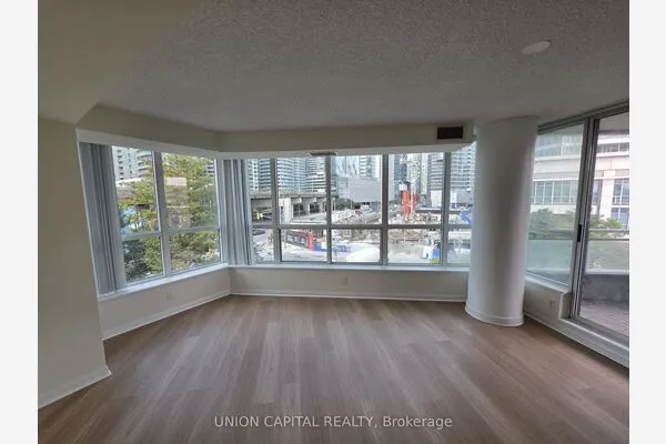 228 Queens Quay W