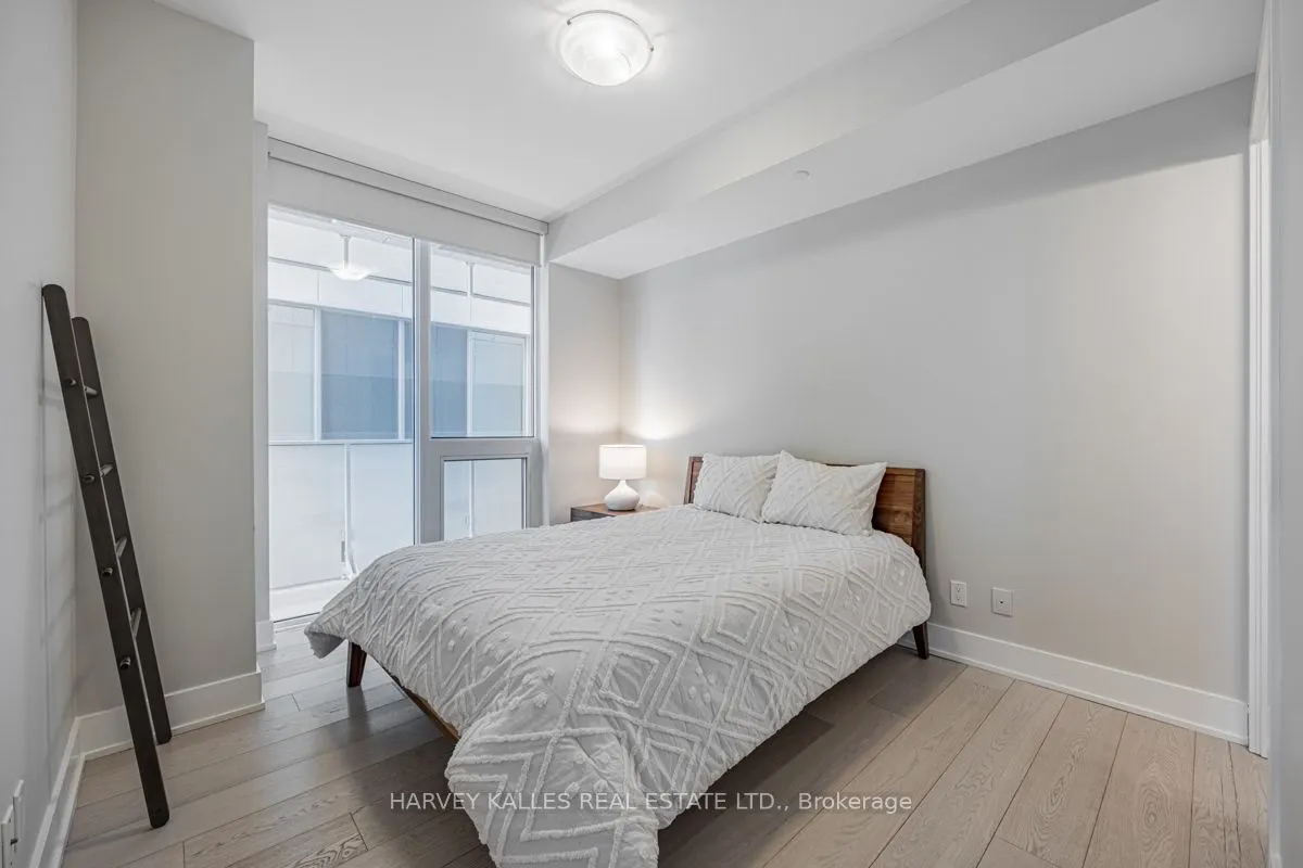 200 Bloor Street W #1001