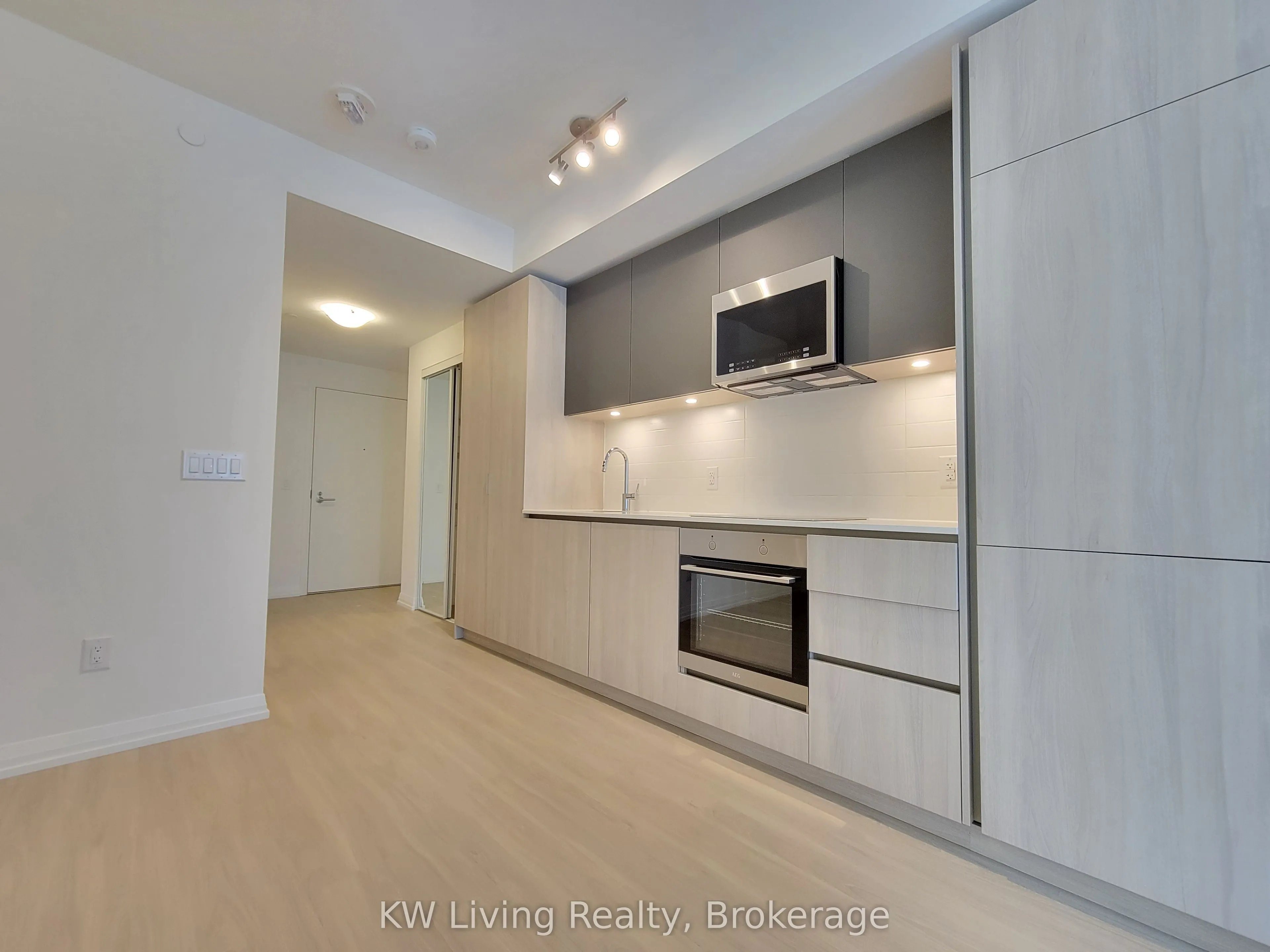 28 Widmer Street #2822