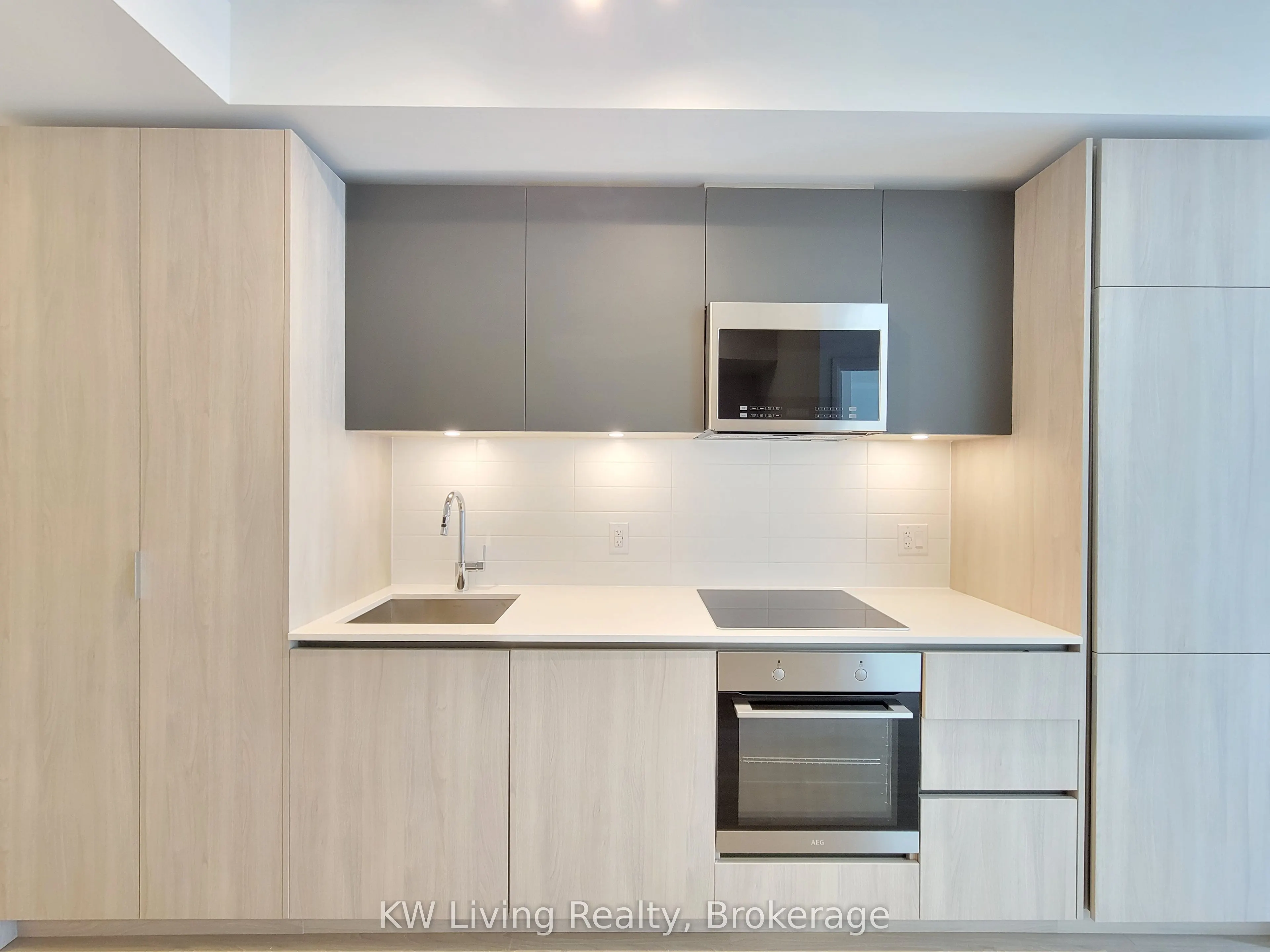 28 Widmer Street #2822
