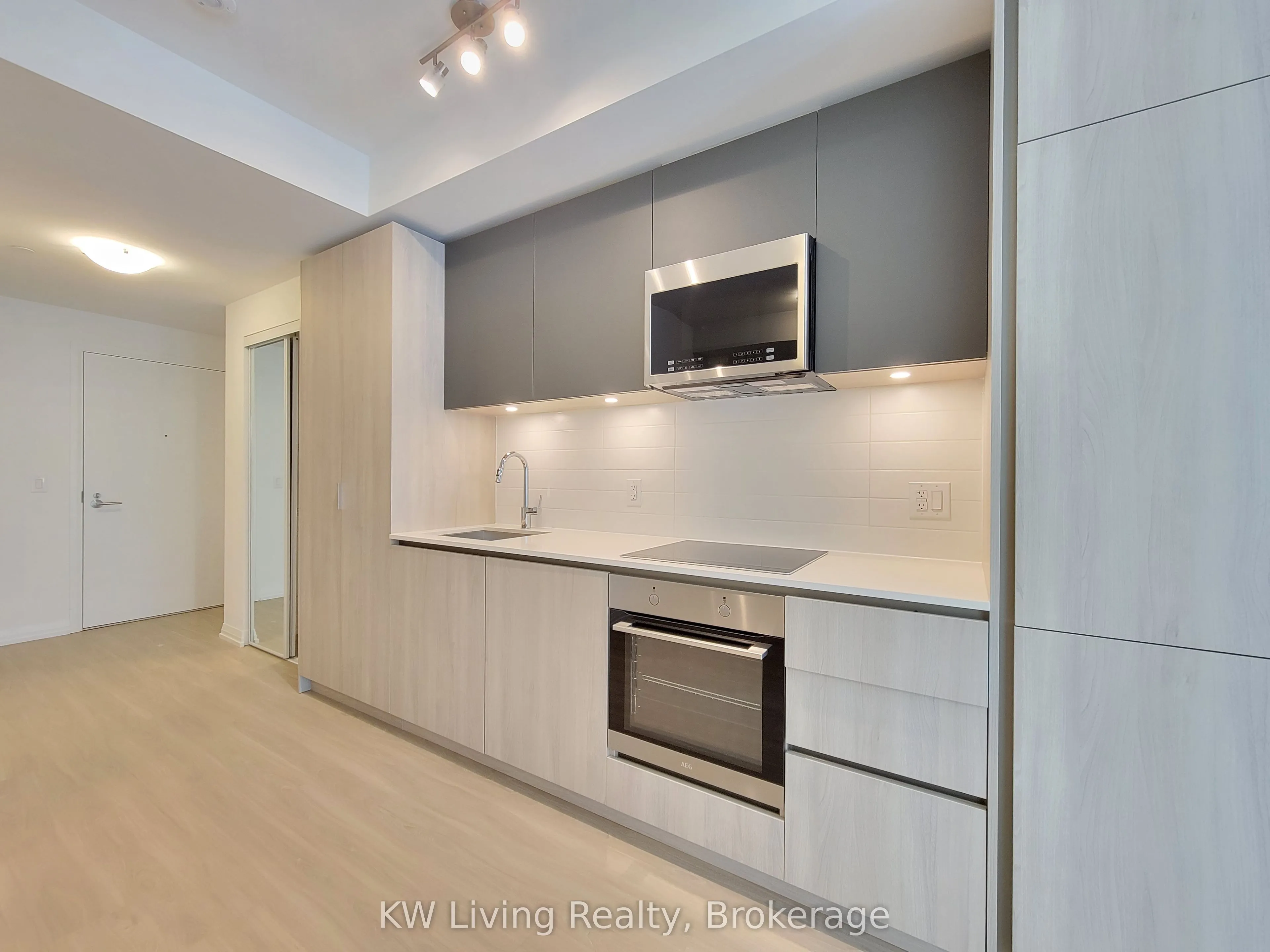 28 Widmer Street #2822