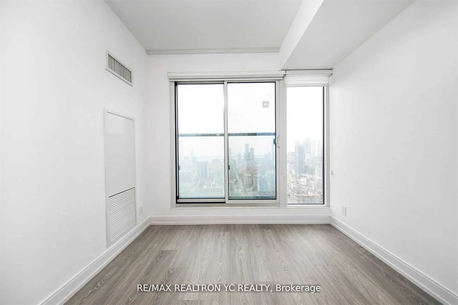 181 Dundas Street E #4007