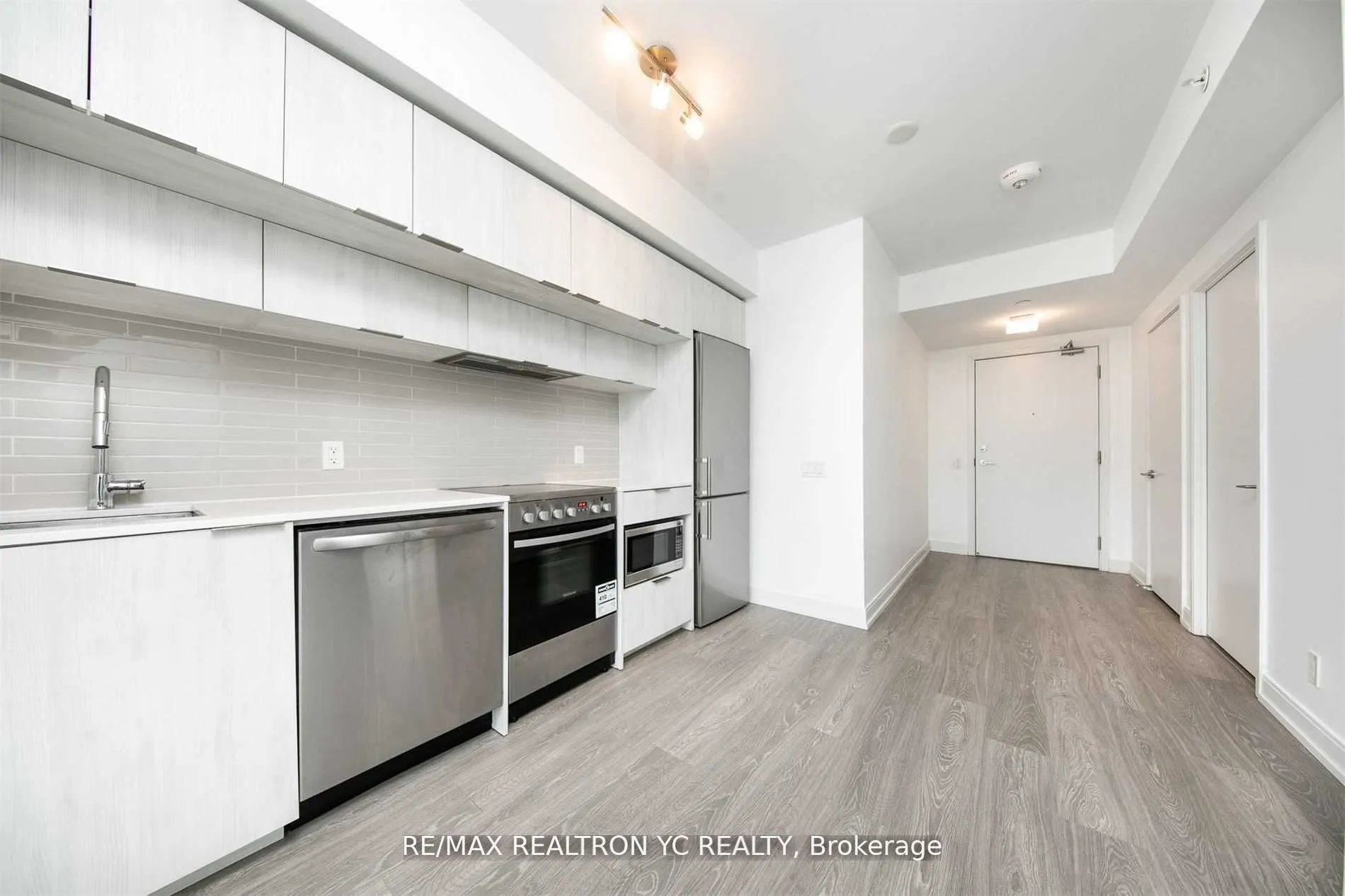 181 Dundas Street E #4007