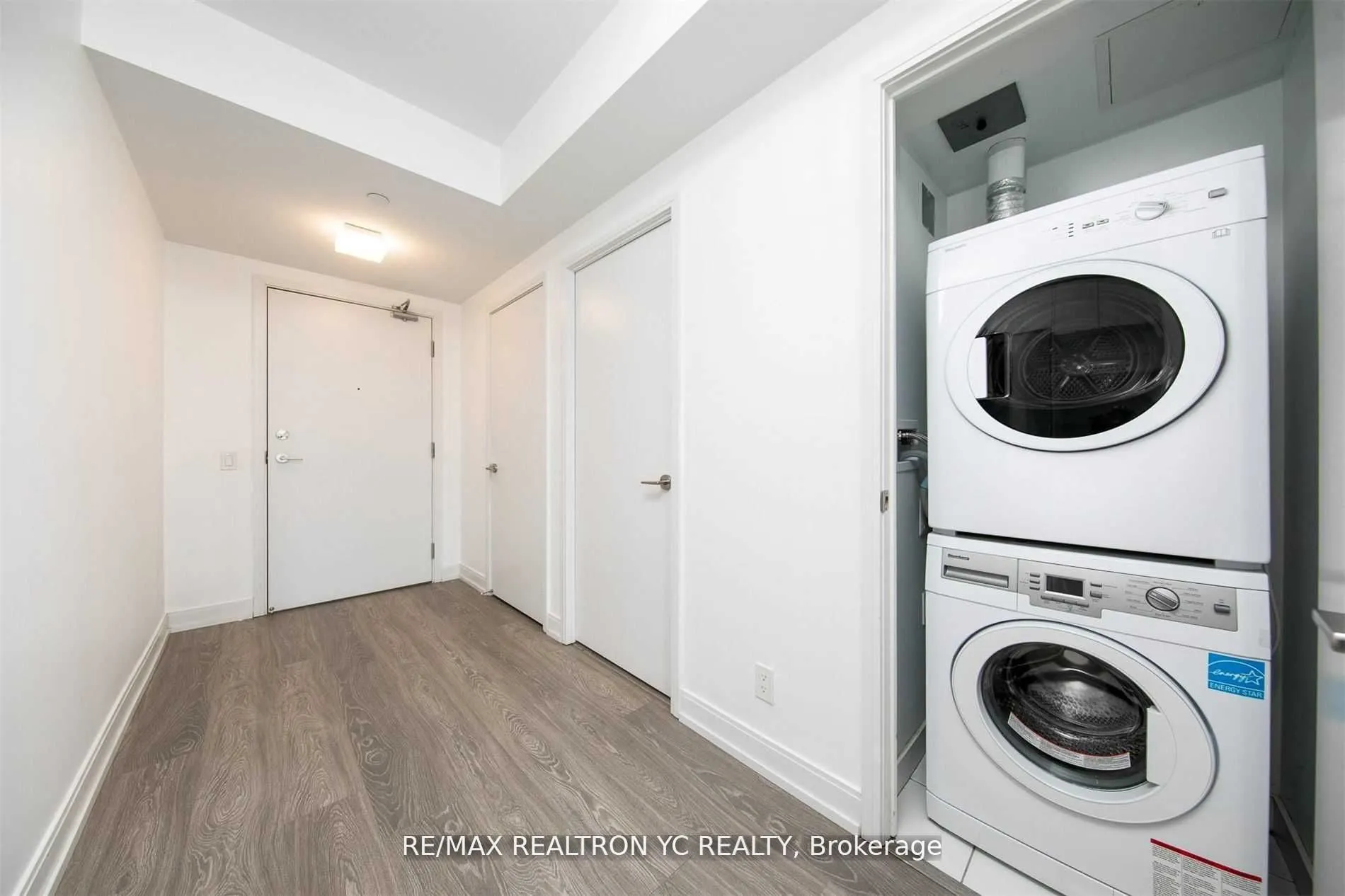181 Dundas Street E #4007