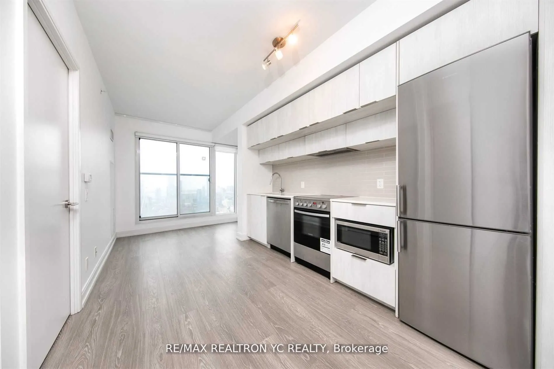 181 Dundas Street E #4007