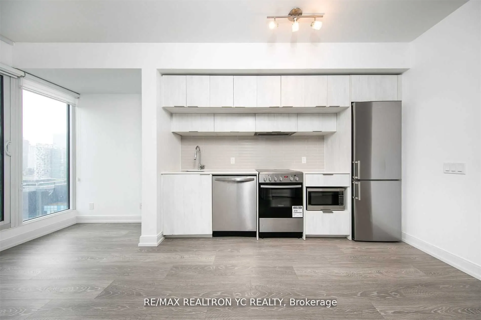 181 Dundas Street E #4007