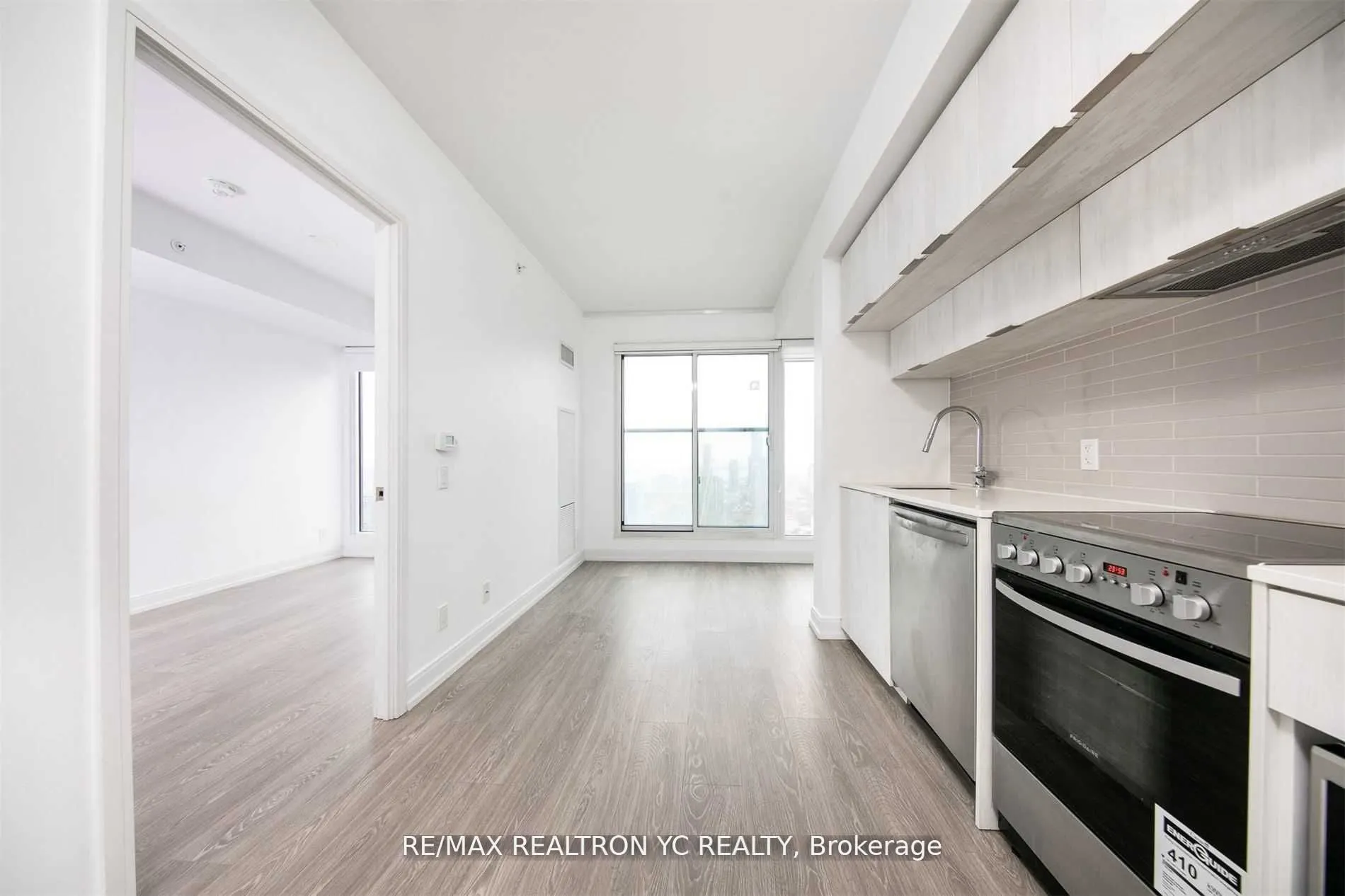 181 Dundas Street E #4007