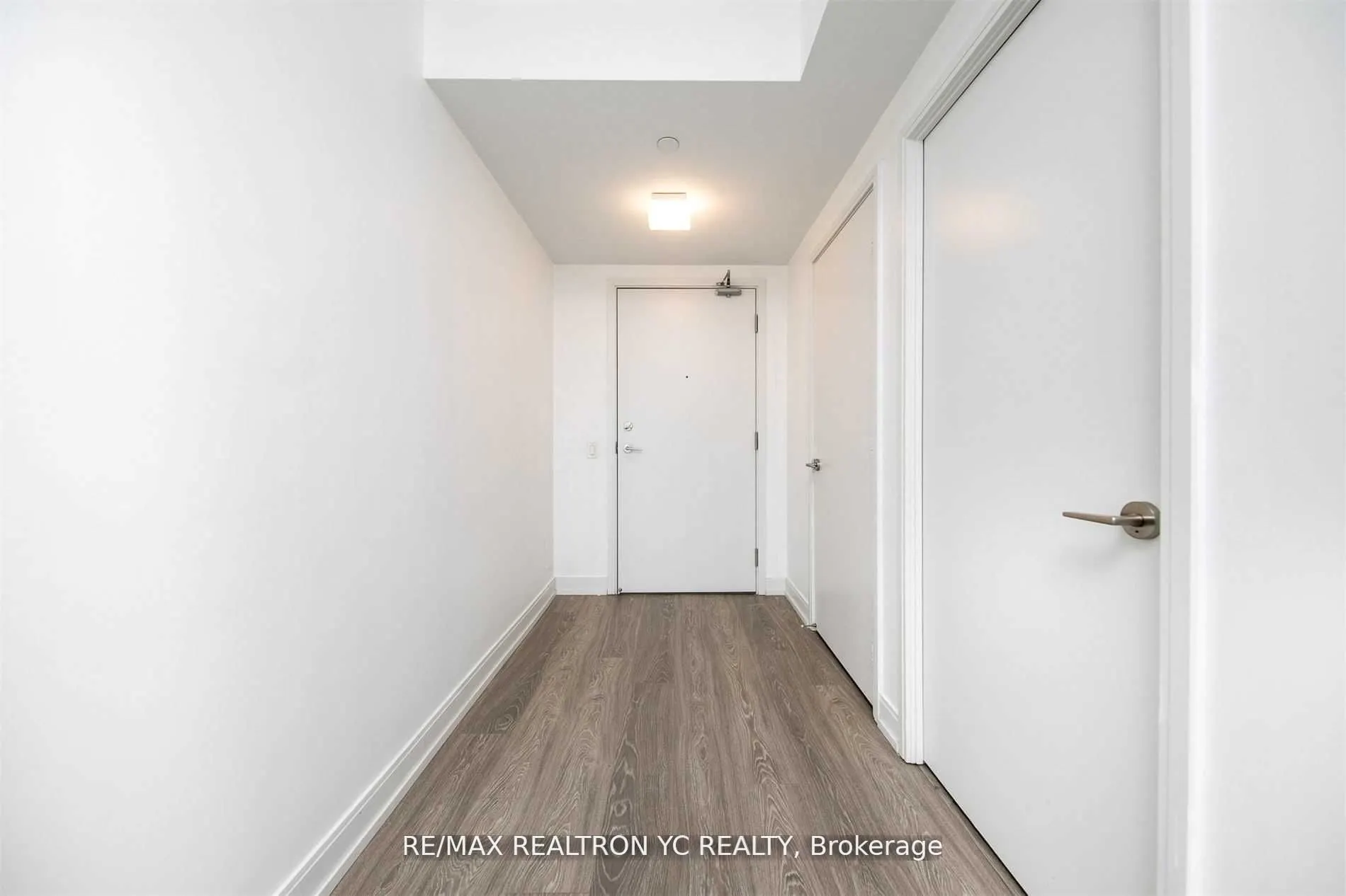 181 Dundas Street E #4007