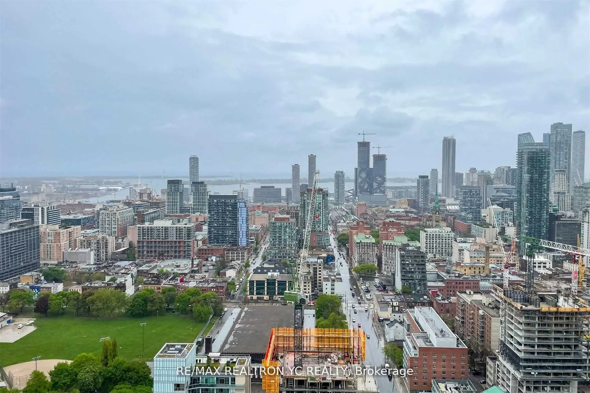 181 Dundas Street E #4007