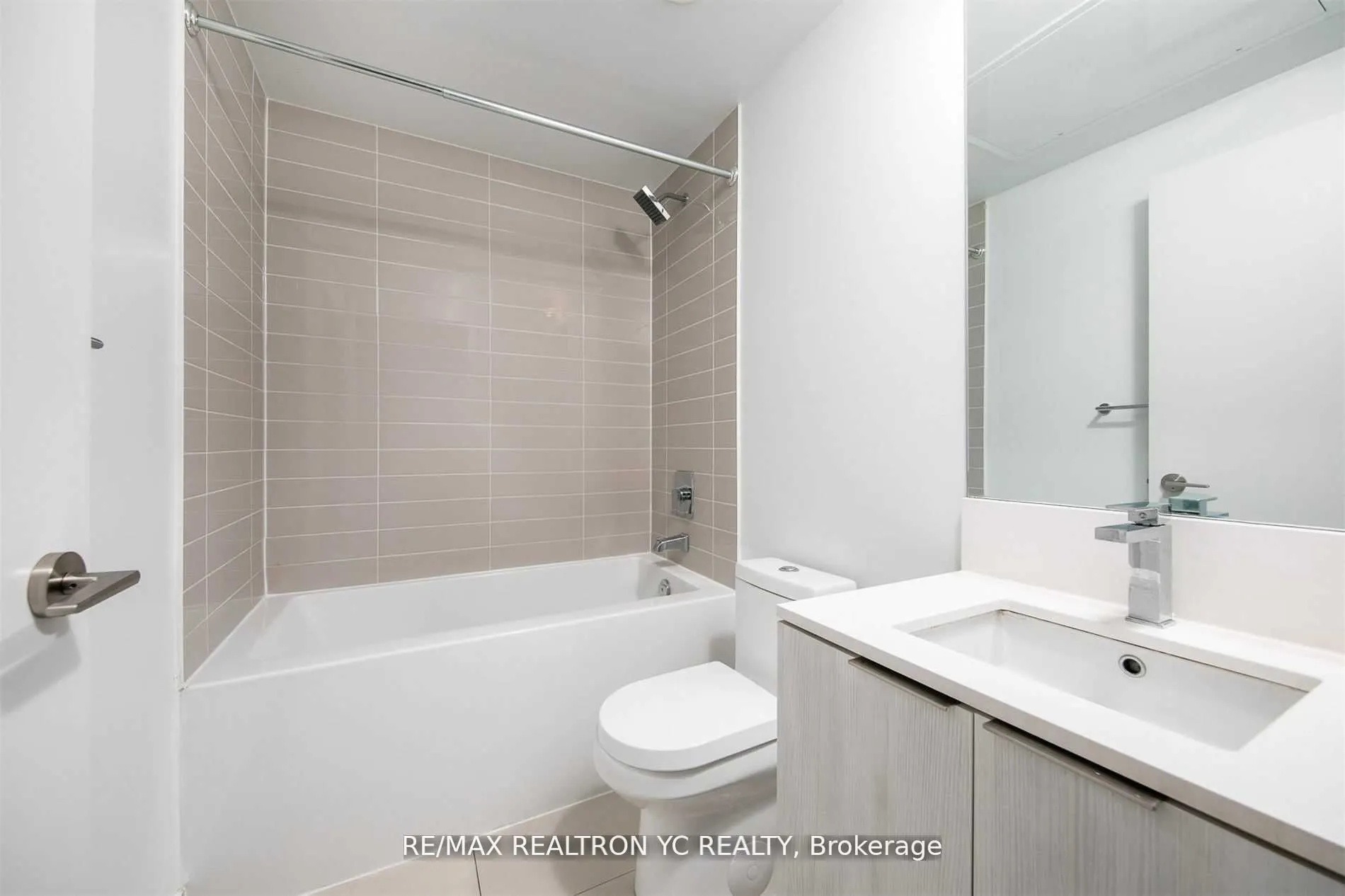 181 Dundas Street E #4007