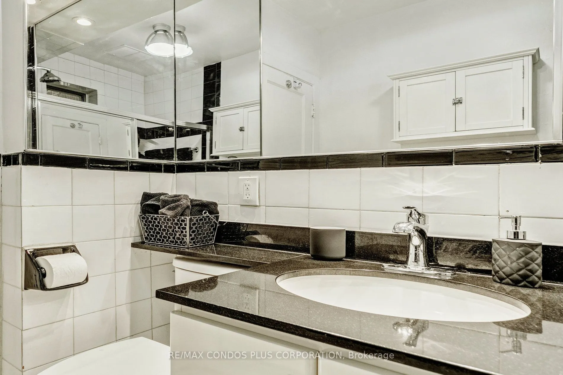 35 Raglan Avenue #202