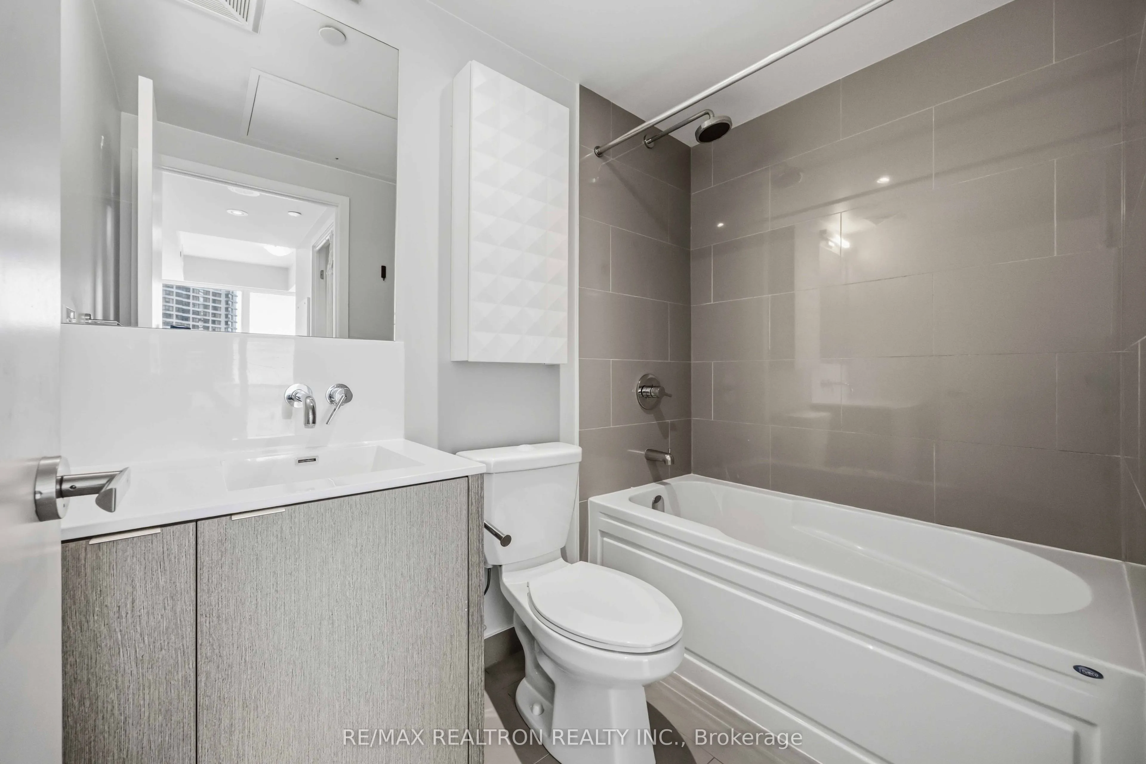 88 Harbour Street #1410