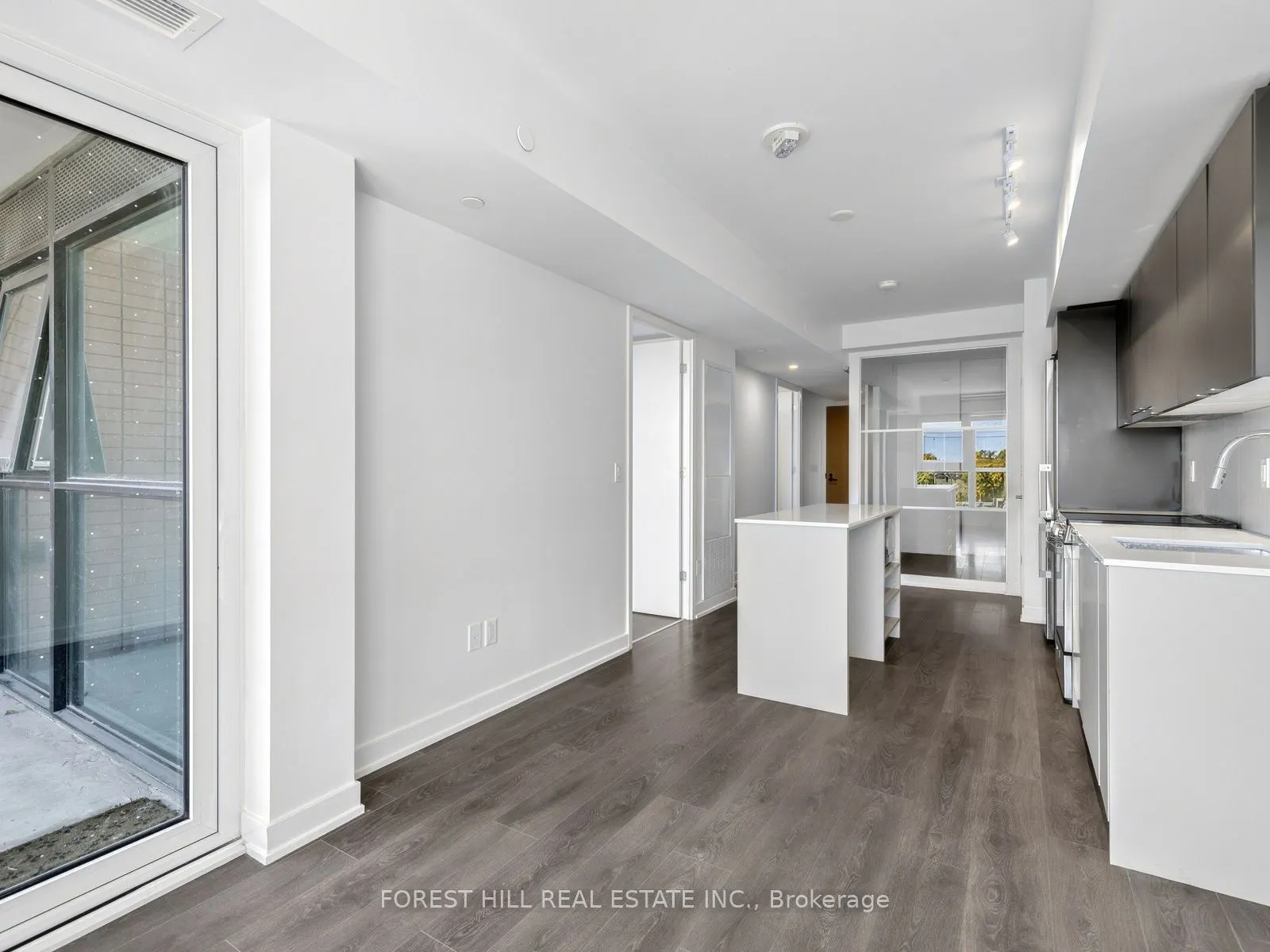 8 Tippett Road #407
