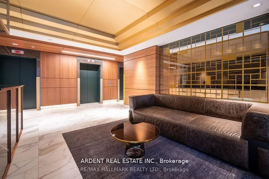 327 King Street W #2704