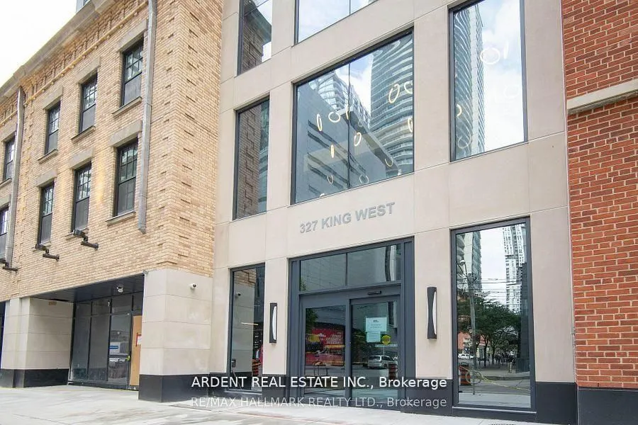 327 King Street W #2704
