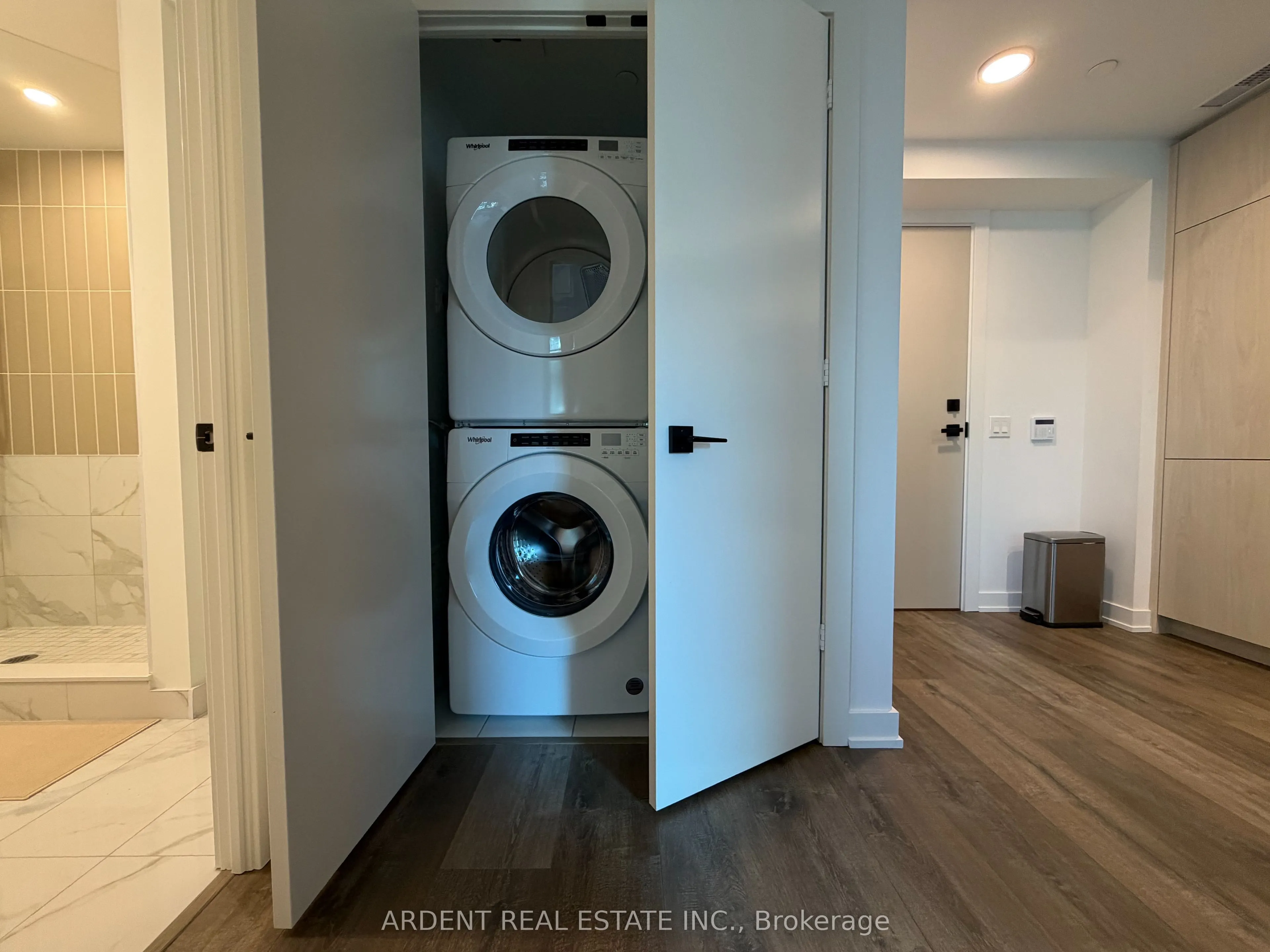 327 King Street W #2704