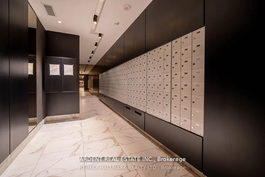 327 King Street W #2704