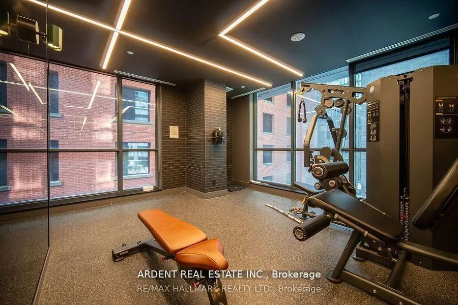 327 King Street W #2704