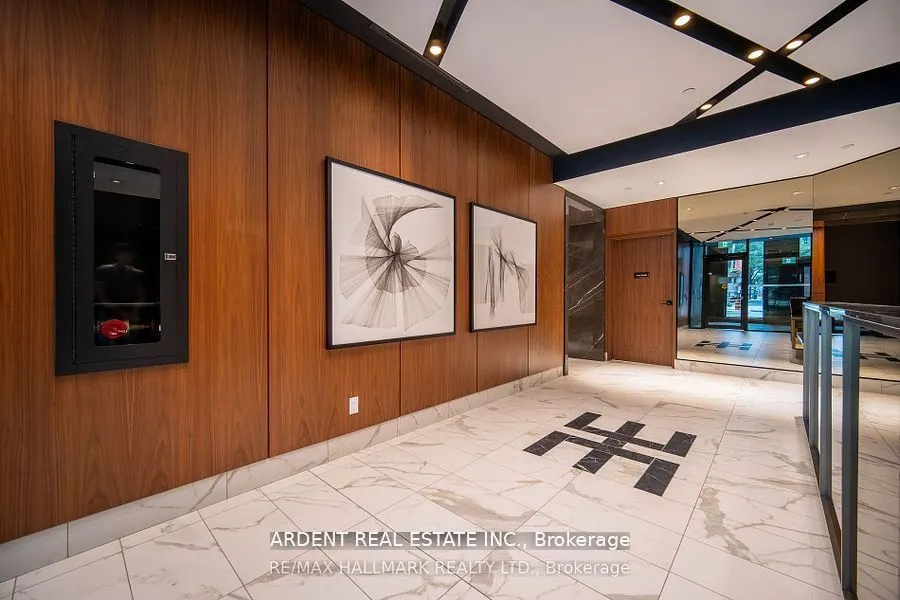 327 King Street W #2704