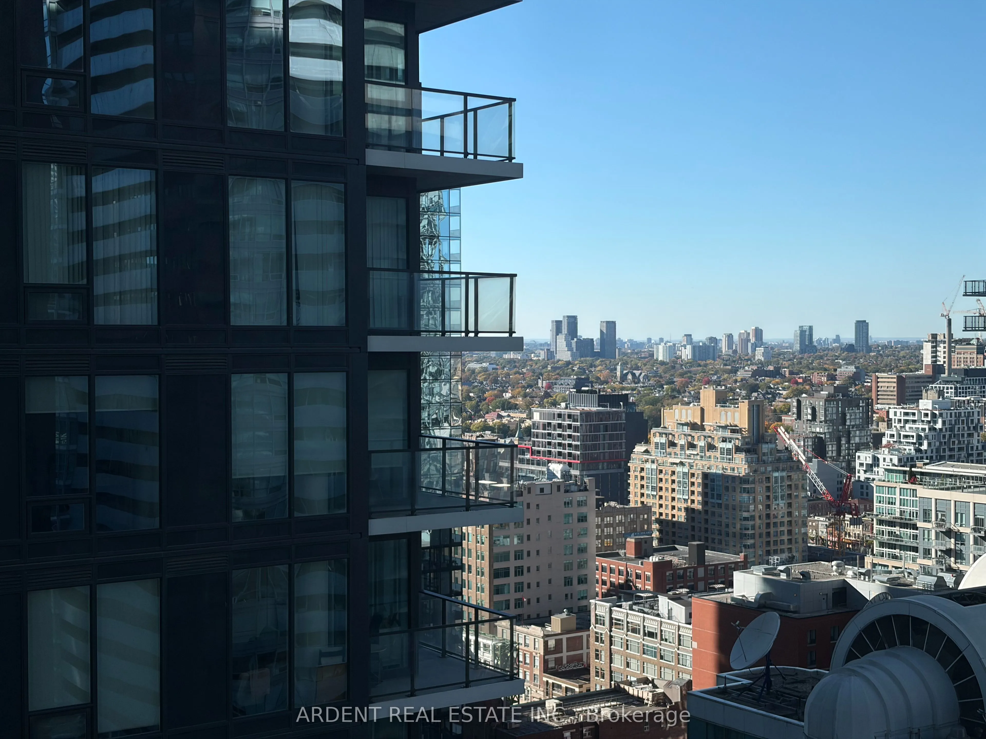 327 King Street W #2704