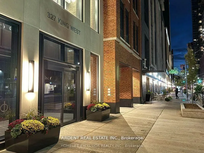 327 King Street W #2704