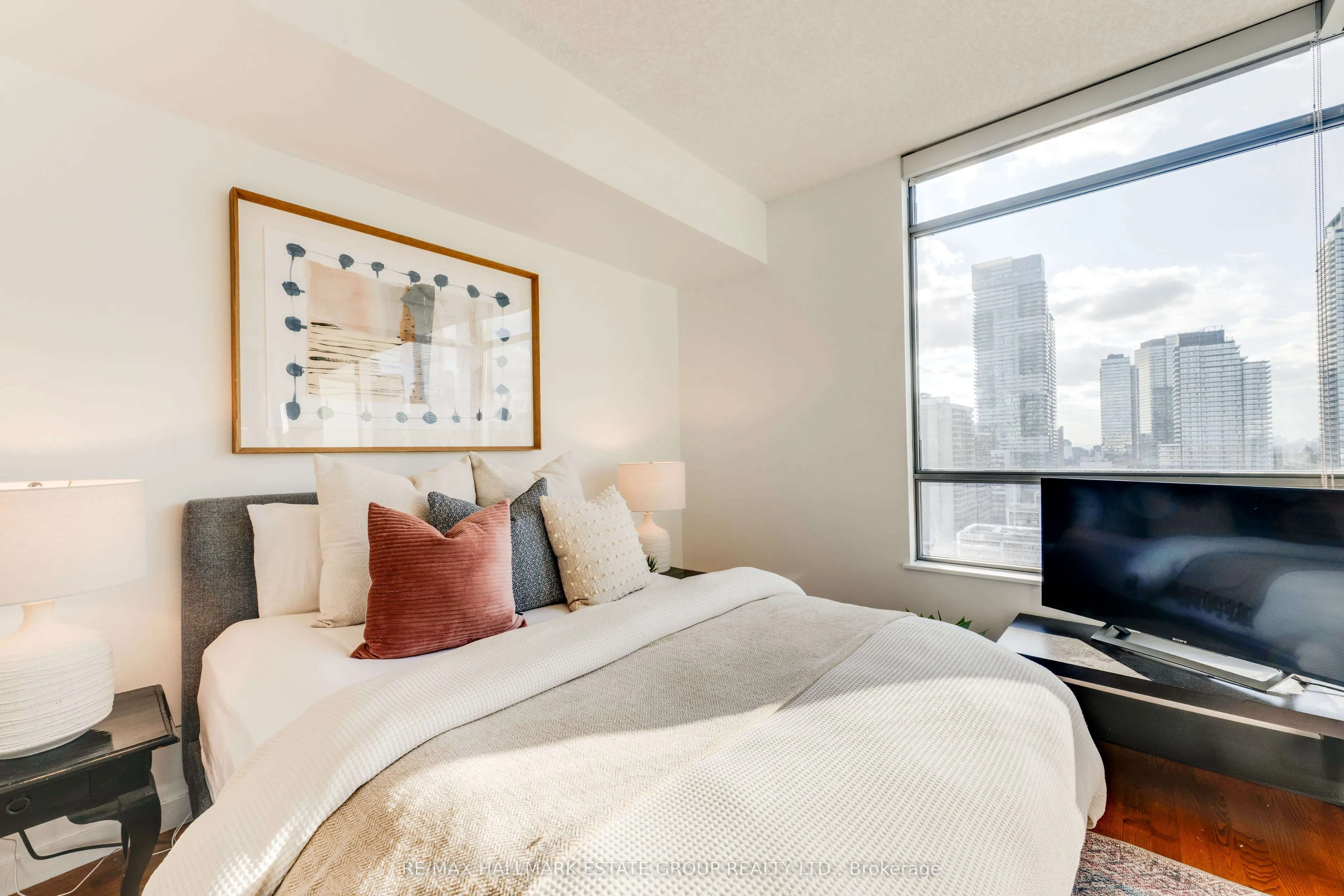 285 Mutual Street #2201