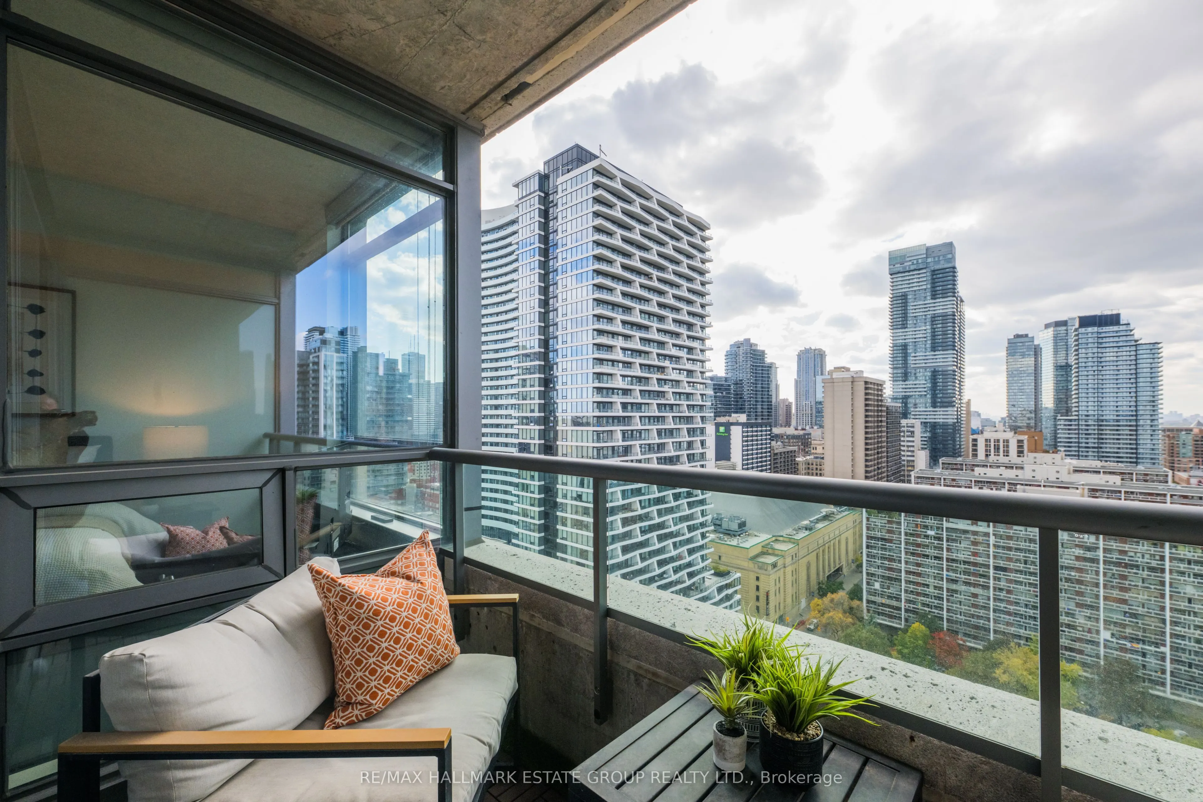 285 Mutual Street #2201