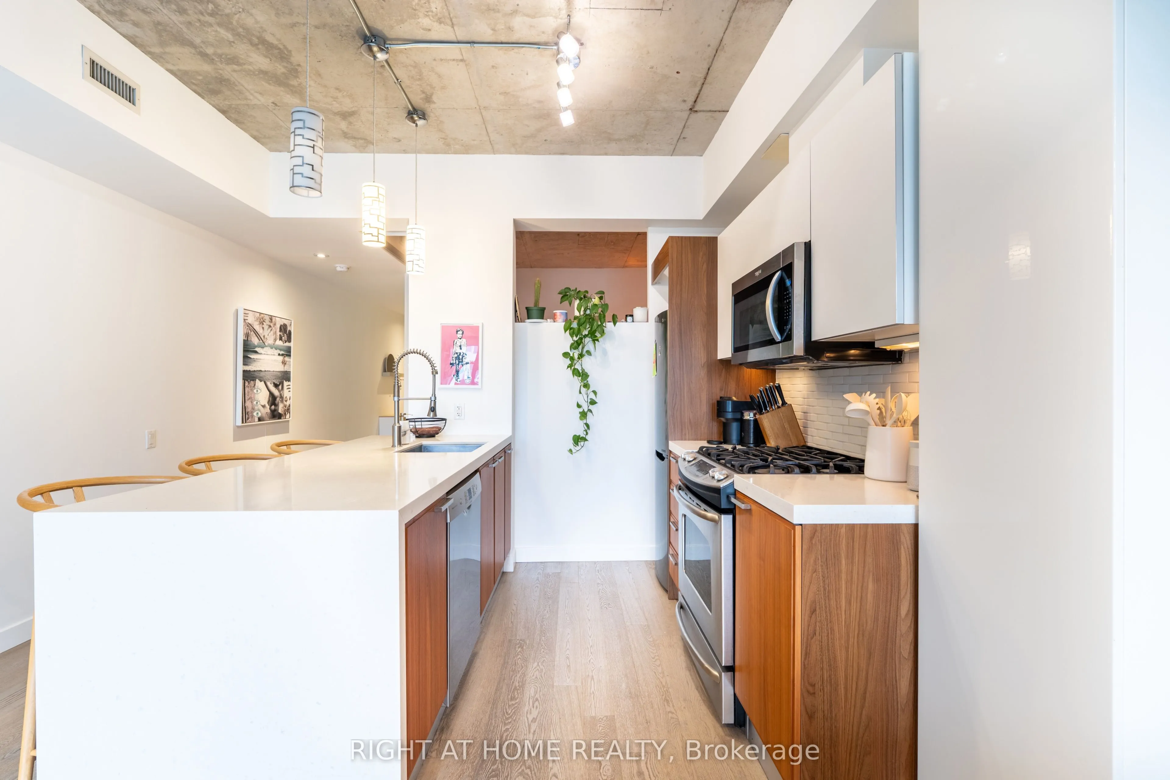 25 Stafford Street #704