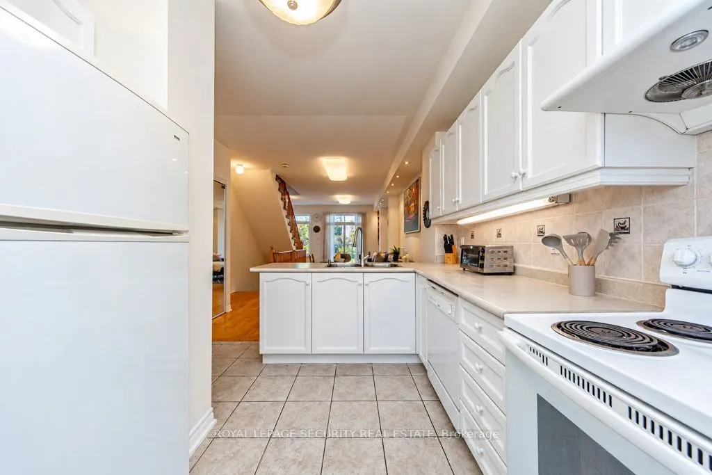 134 A Finch Avenue W