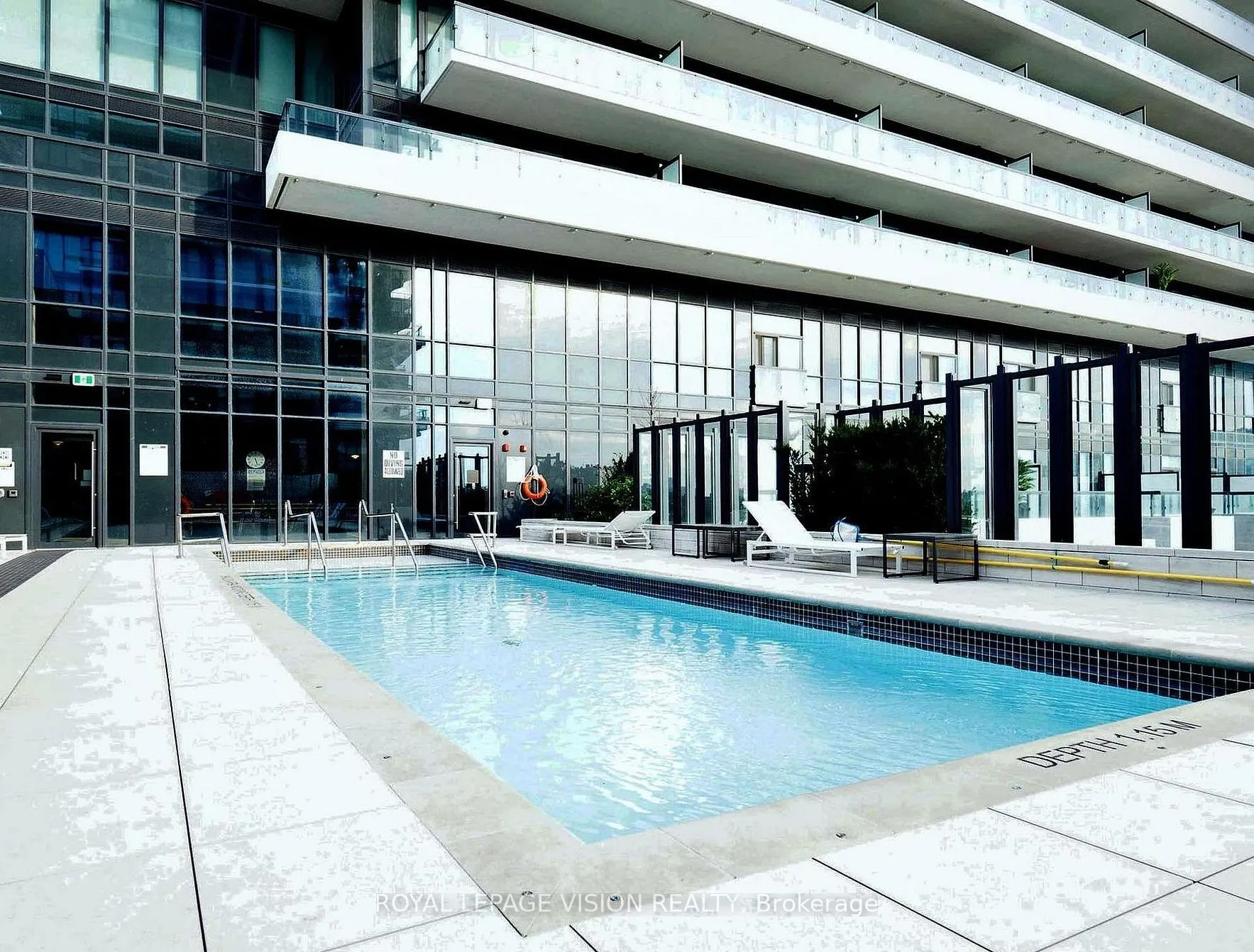 30 Inn on the Park Drive #404