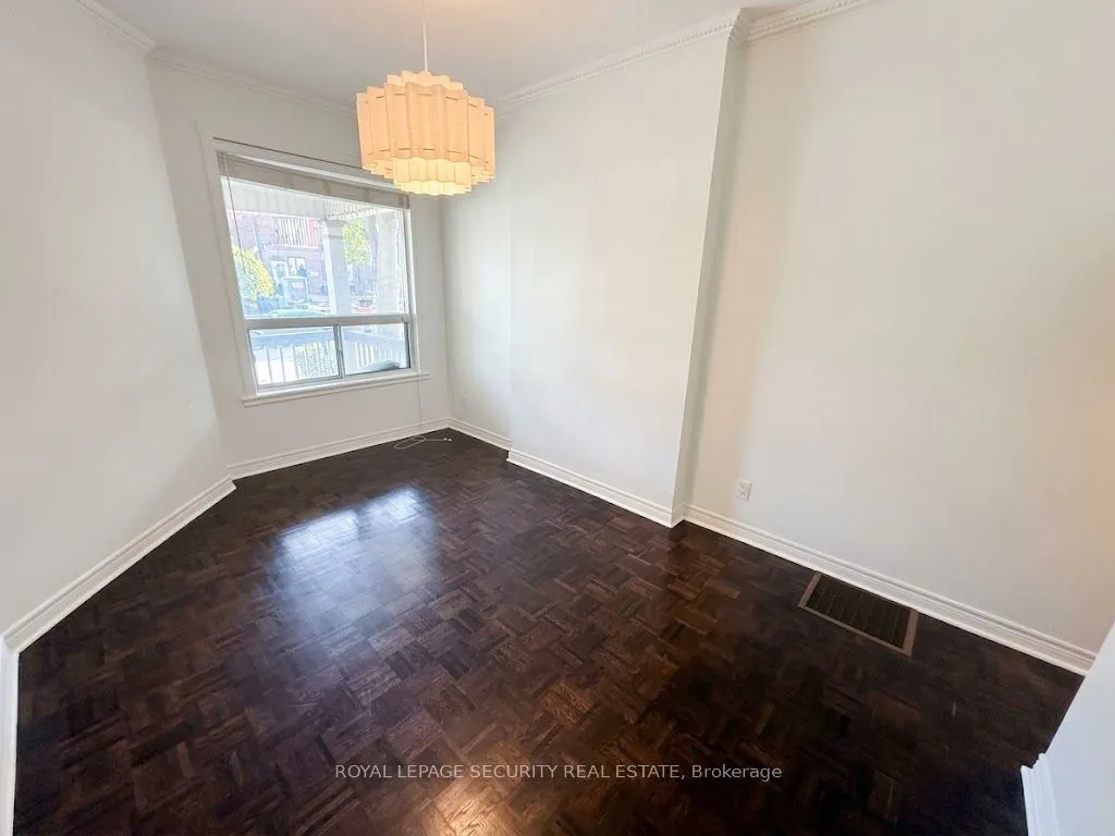 380 Crawford Street #Main Floor