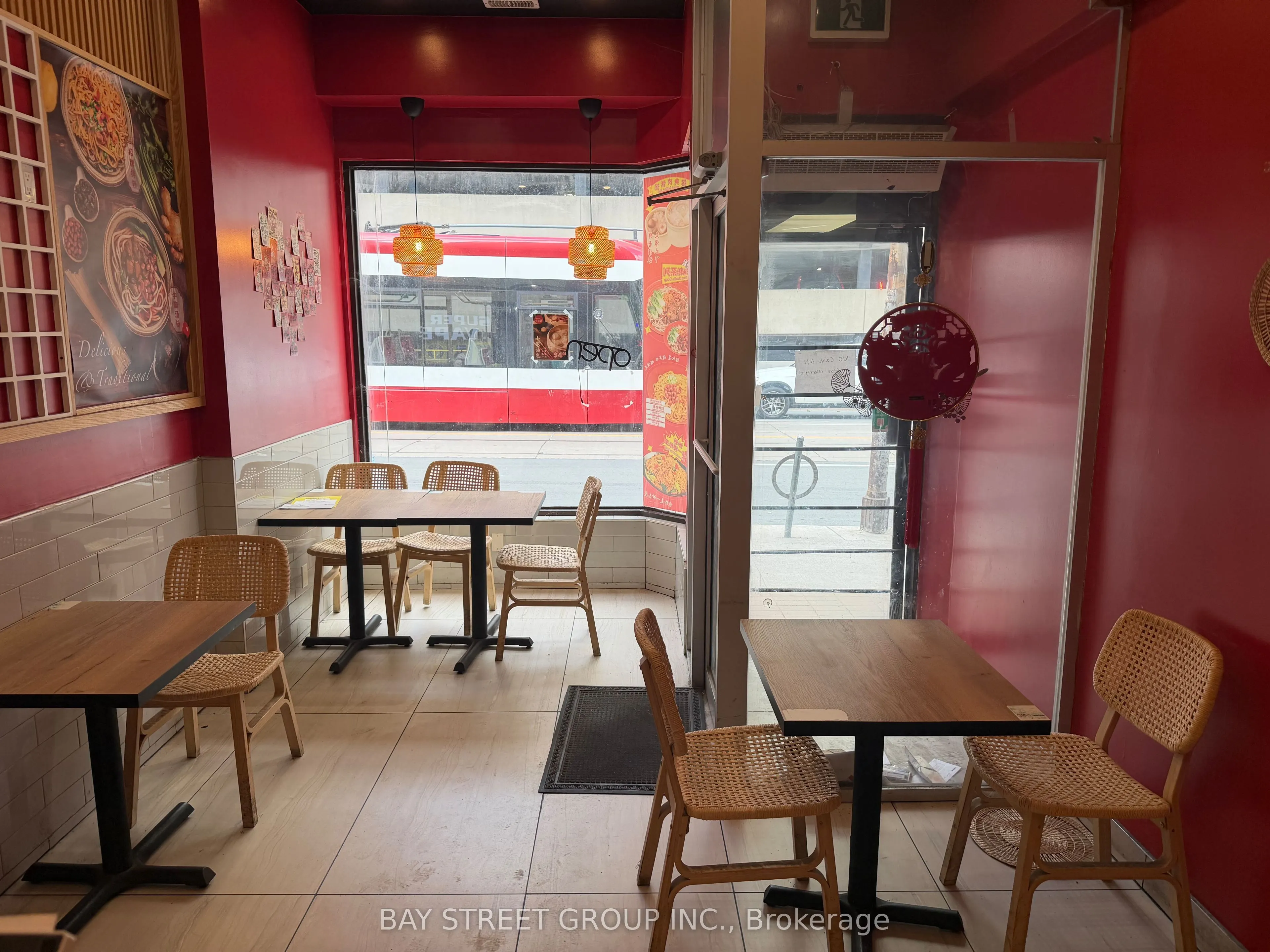 189 Dundas Street W