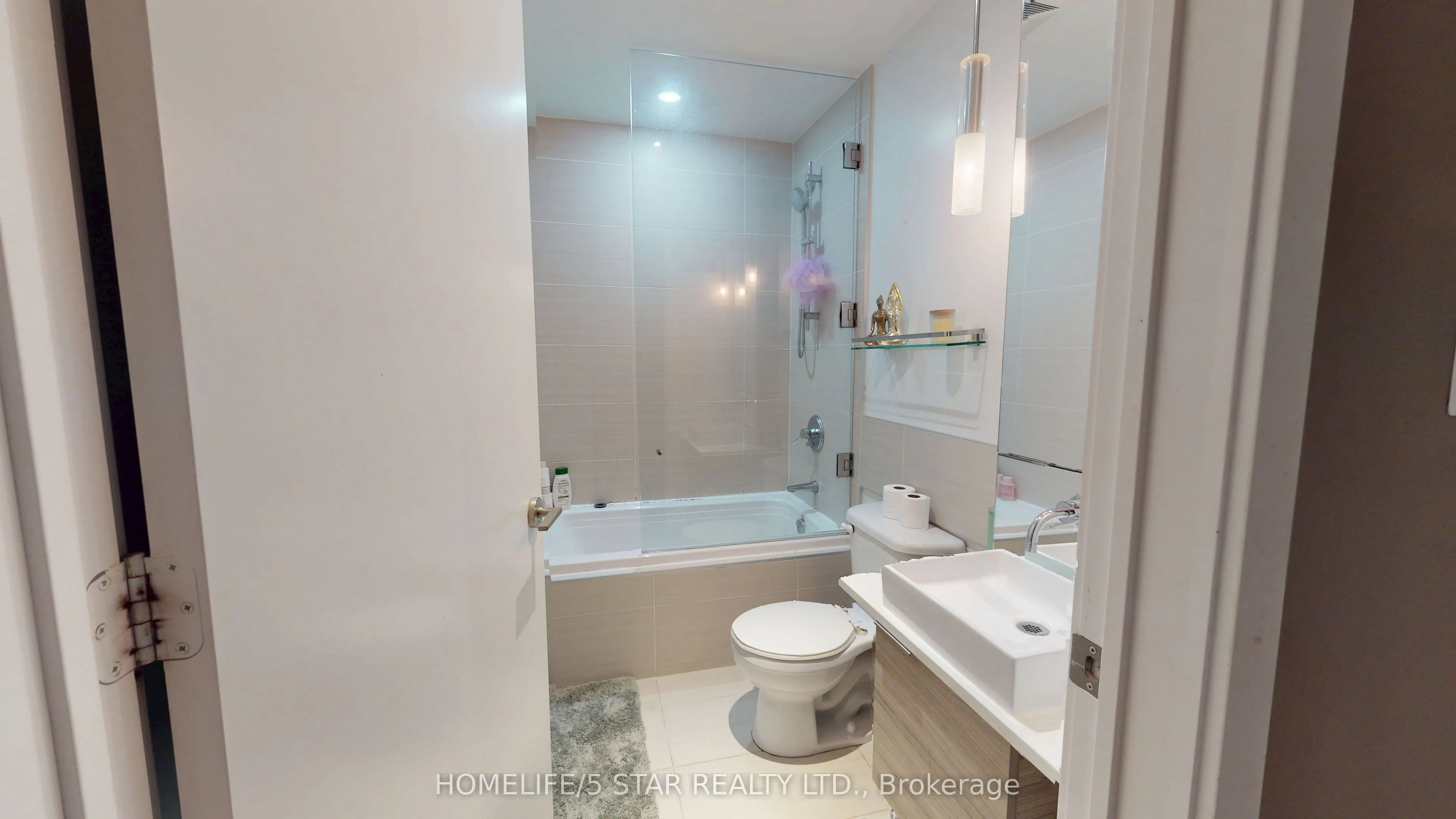 8 Charlotte Street #508