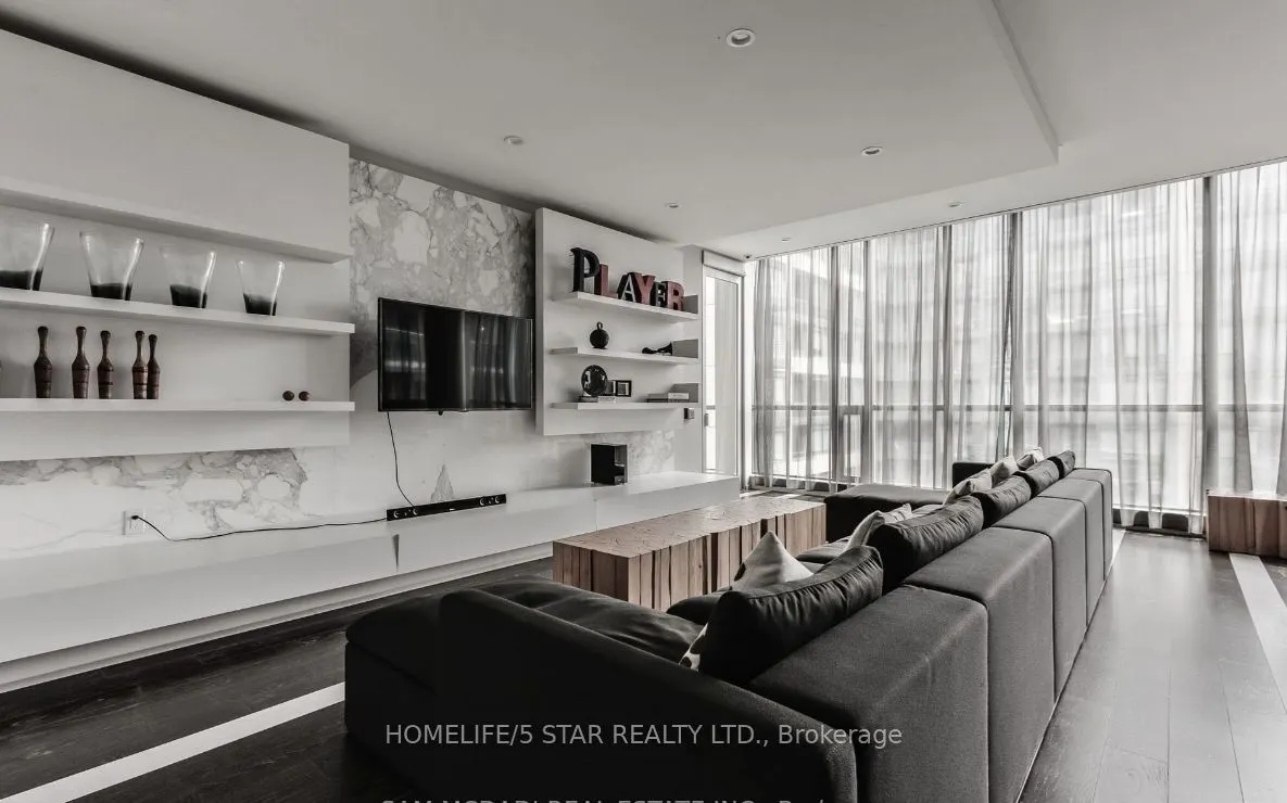 8 Charlotte Street #508