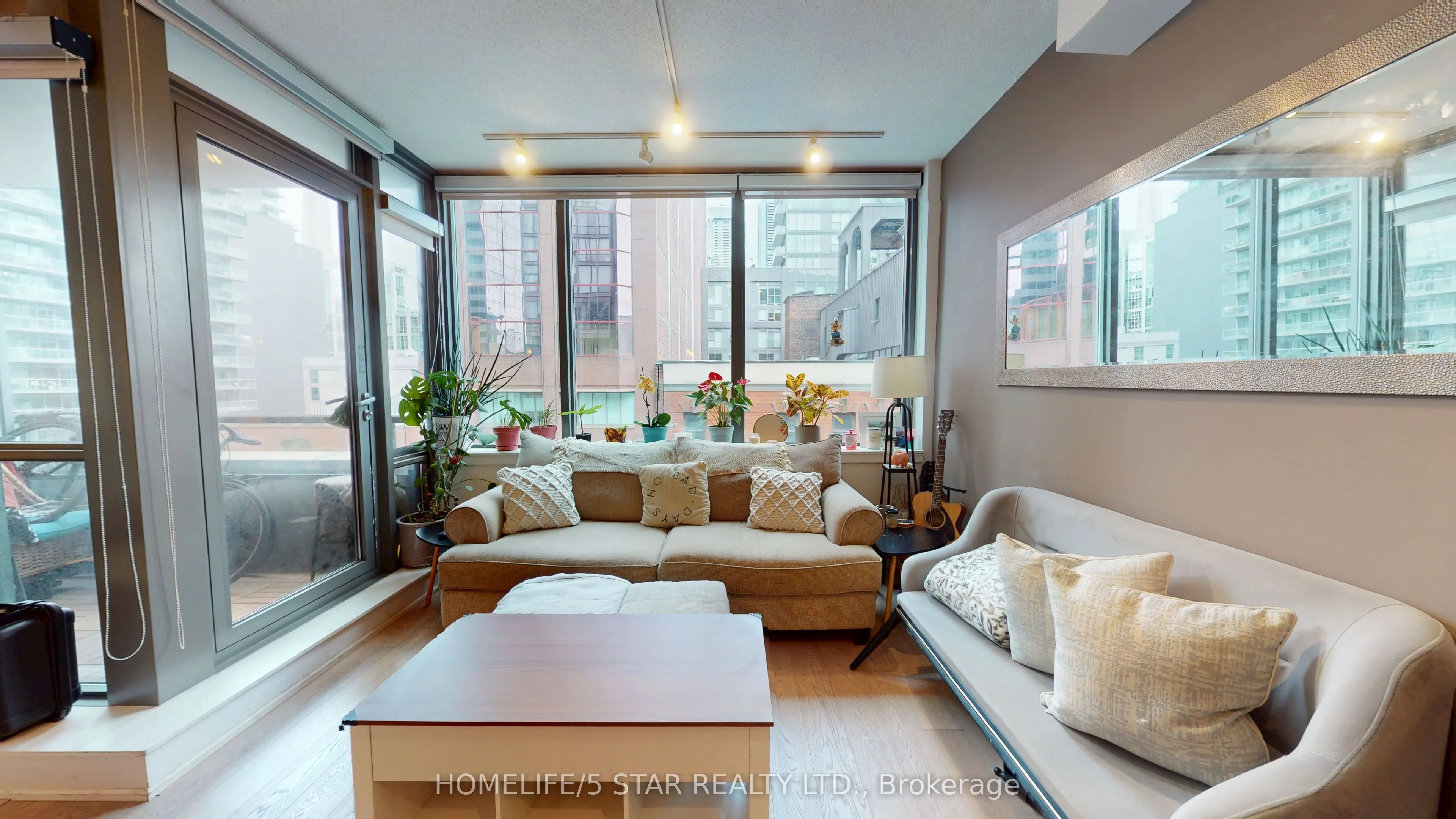8 Charlotte Street #508
