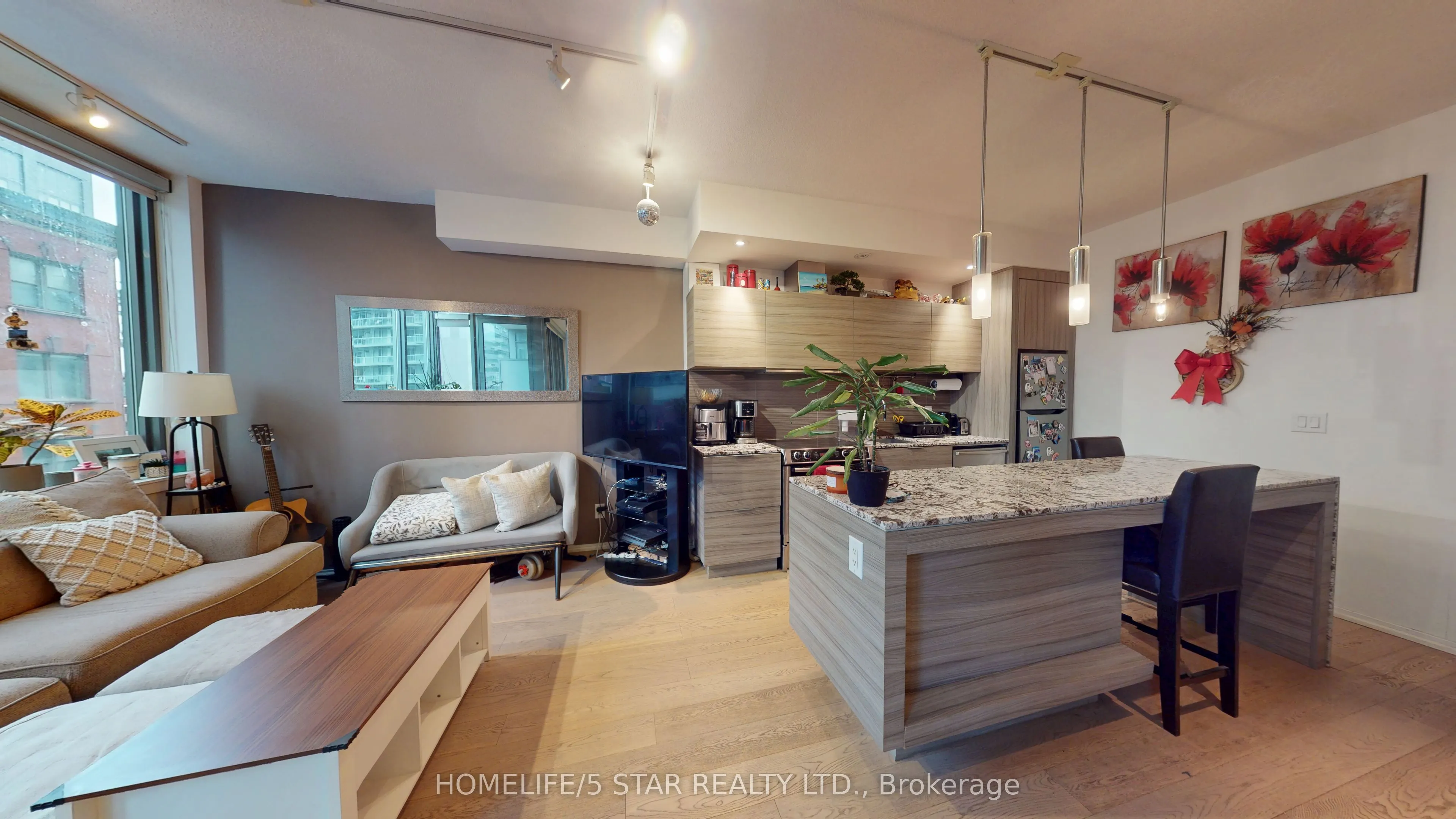 8 Charlotte Street #508