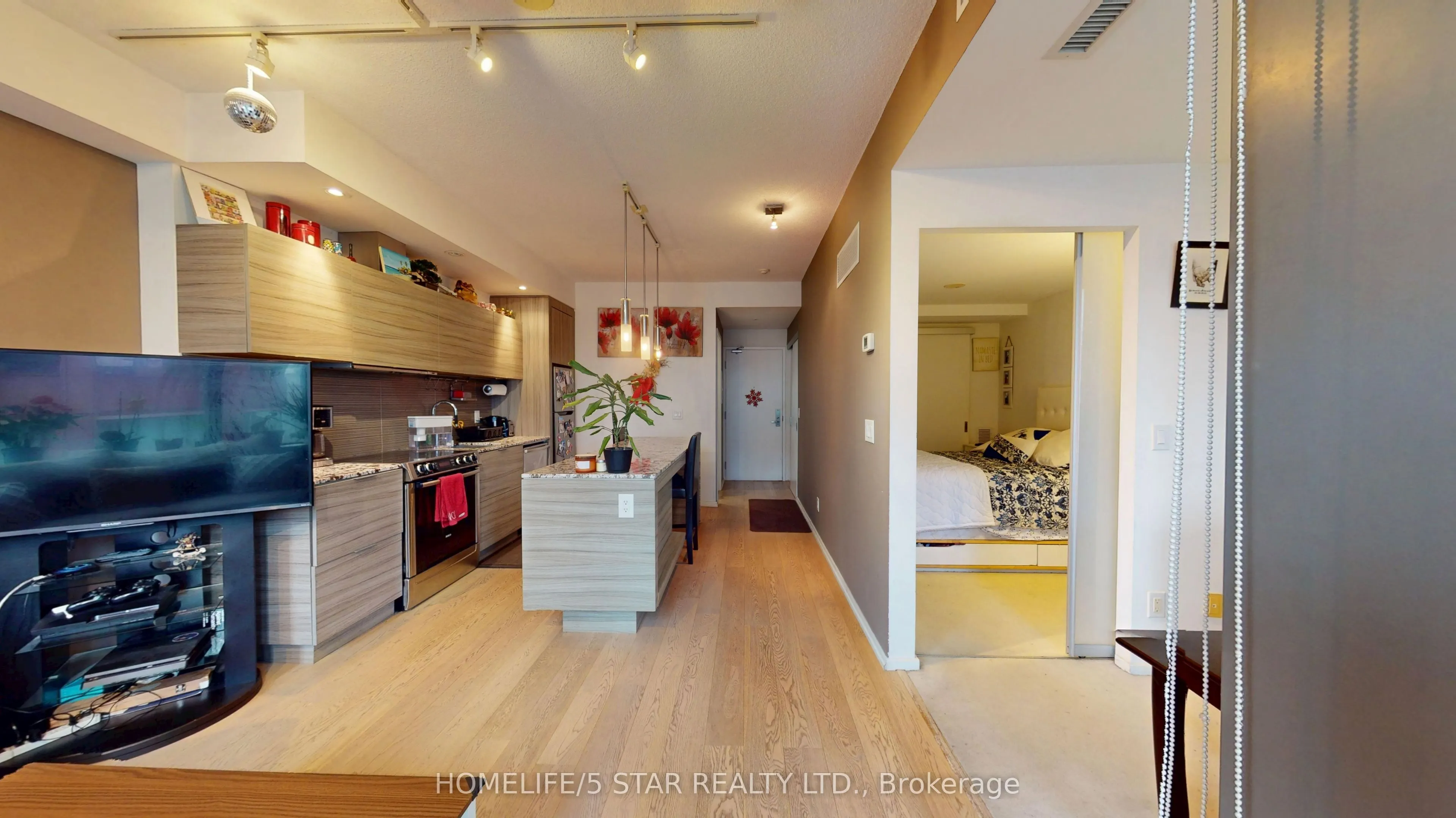 8 Charlotte Street #508