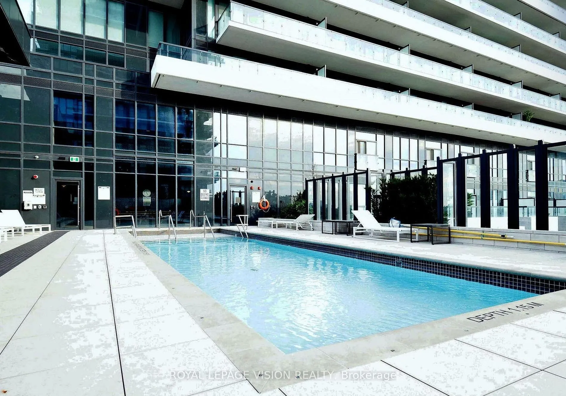 30 Inn On The Park Drive #404