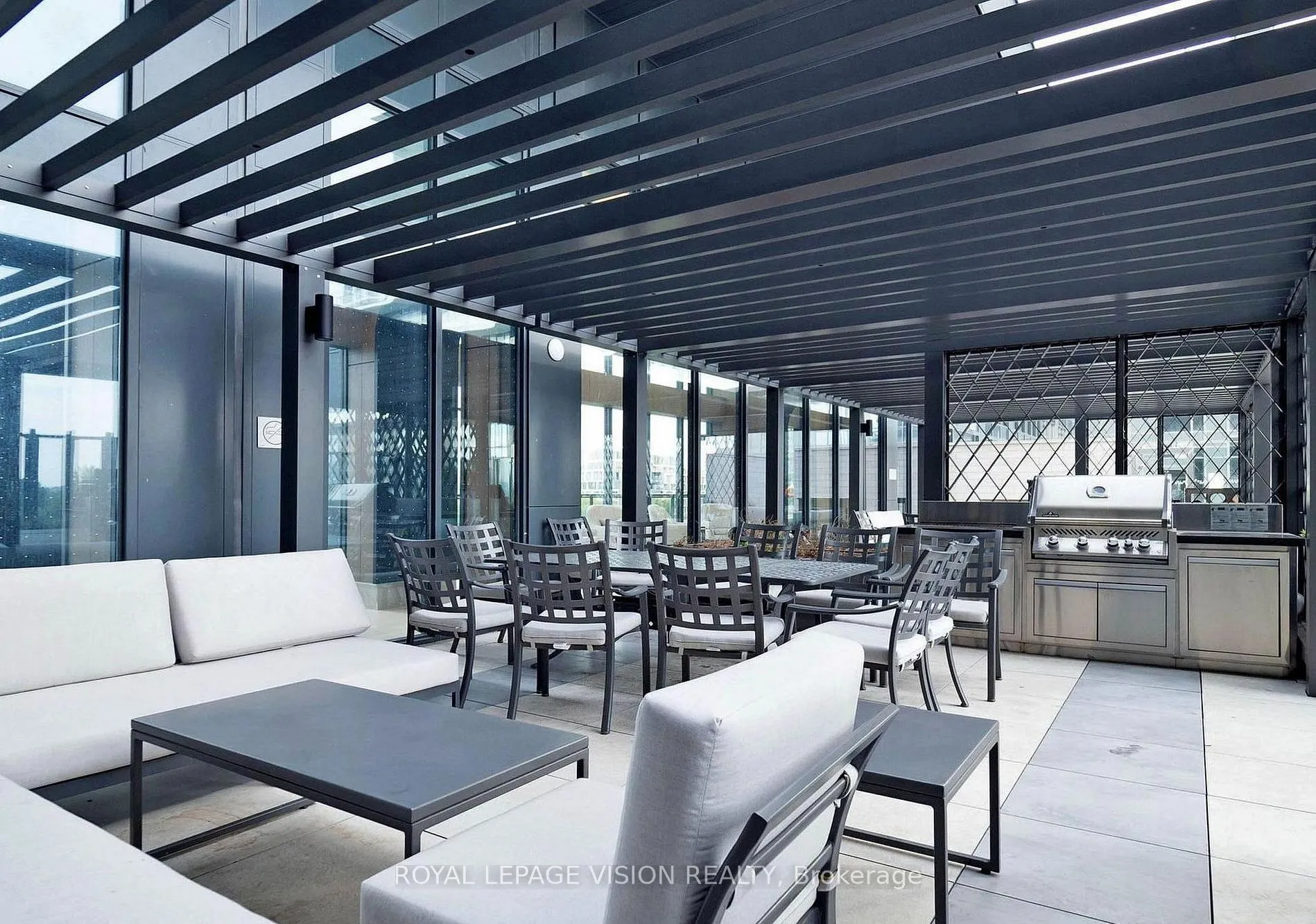 30 Inn On The Park Drive #404
