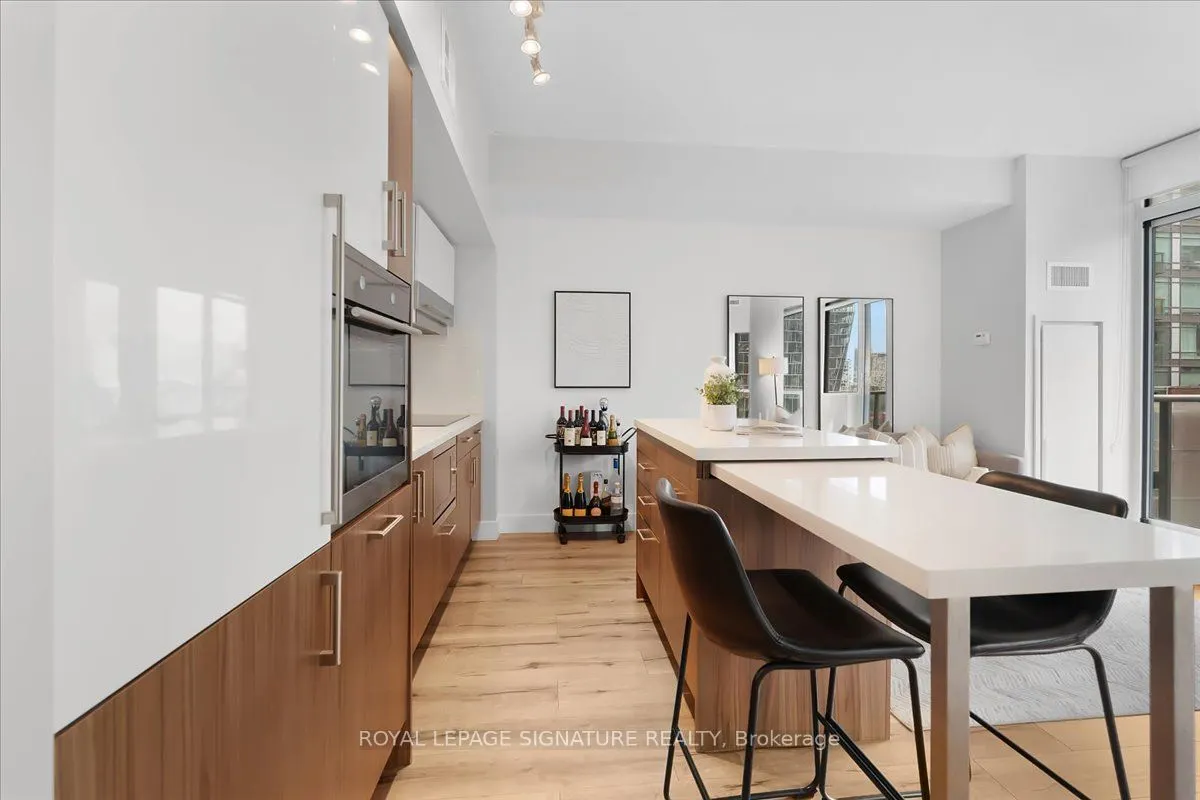 39 Sherbourne Street #908