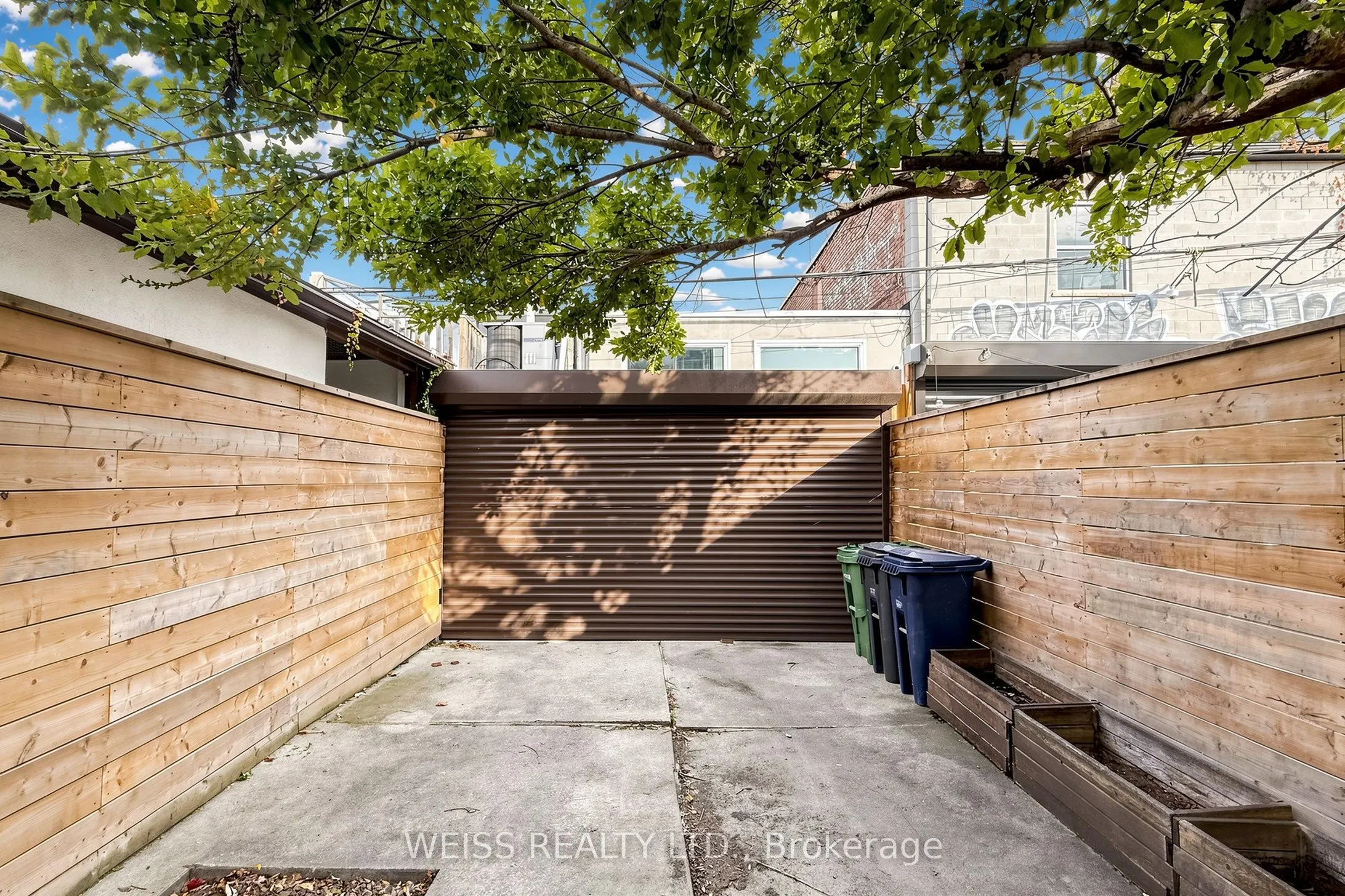 758 Richmond Street W