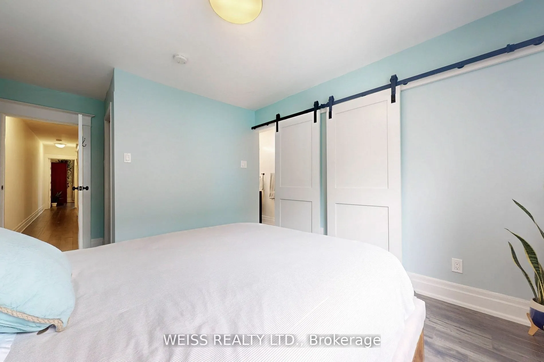 758 Richmond Street W
