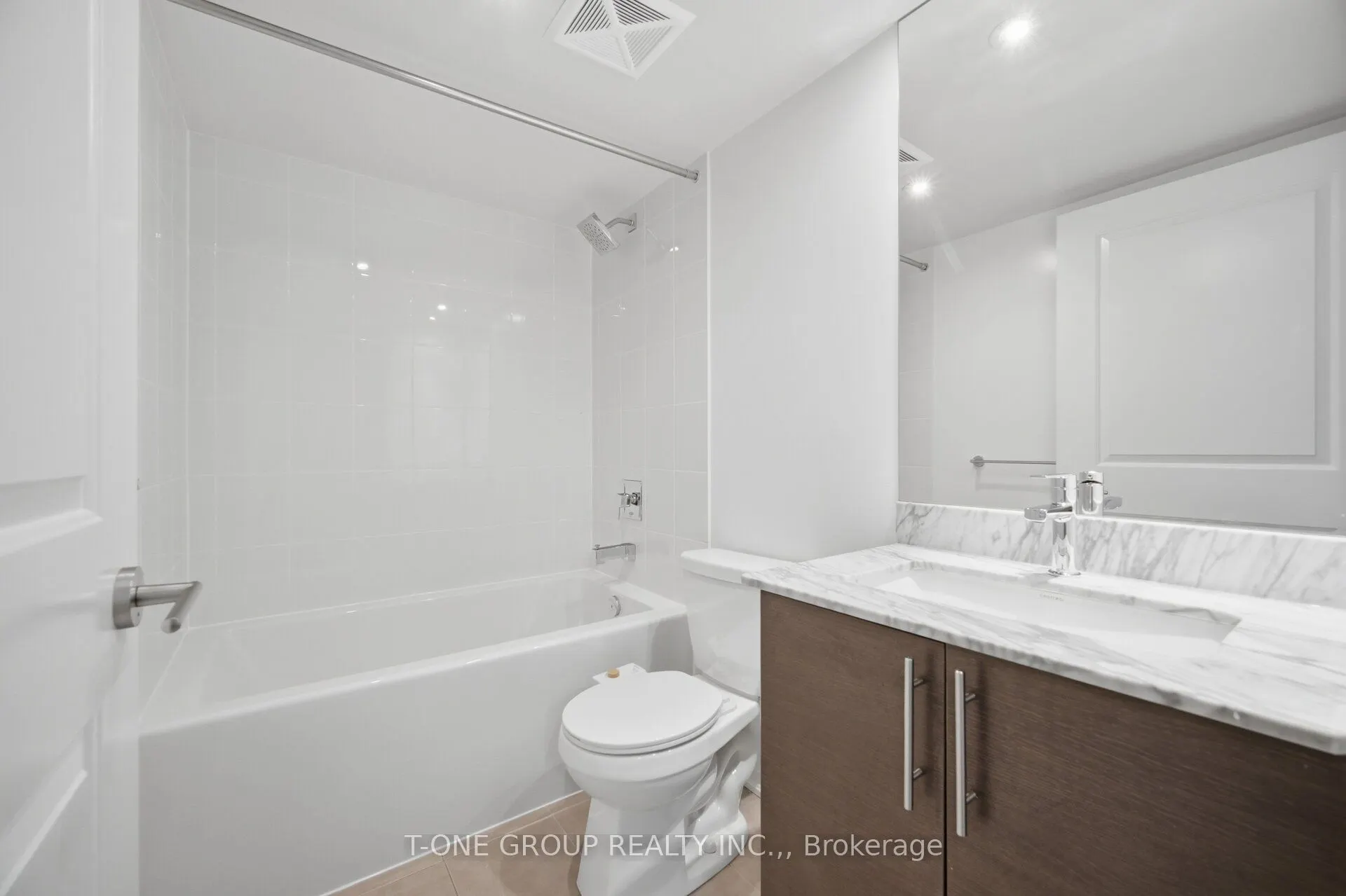 35 Bastion Street #311