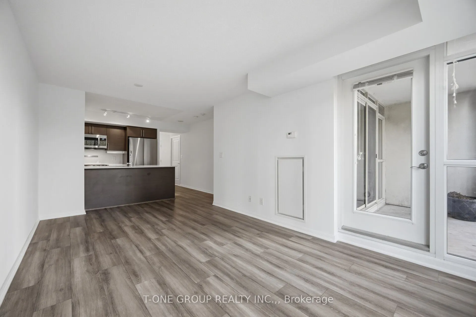 35 Bastion Street #311